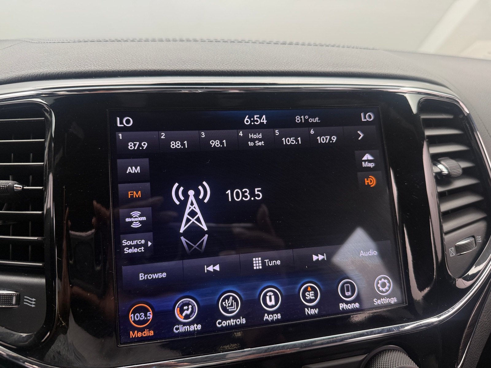 Thumbnail: 2020 Jeep Grand Cherokee - 3