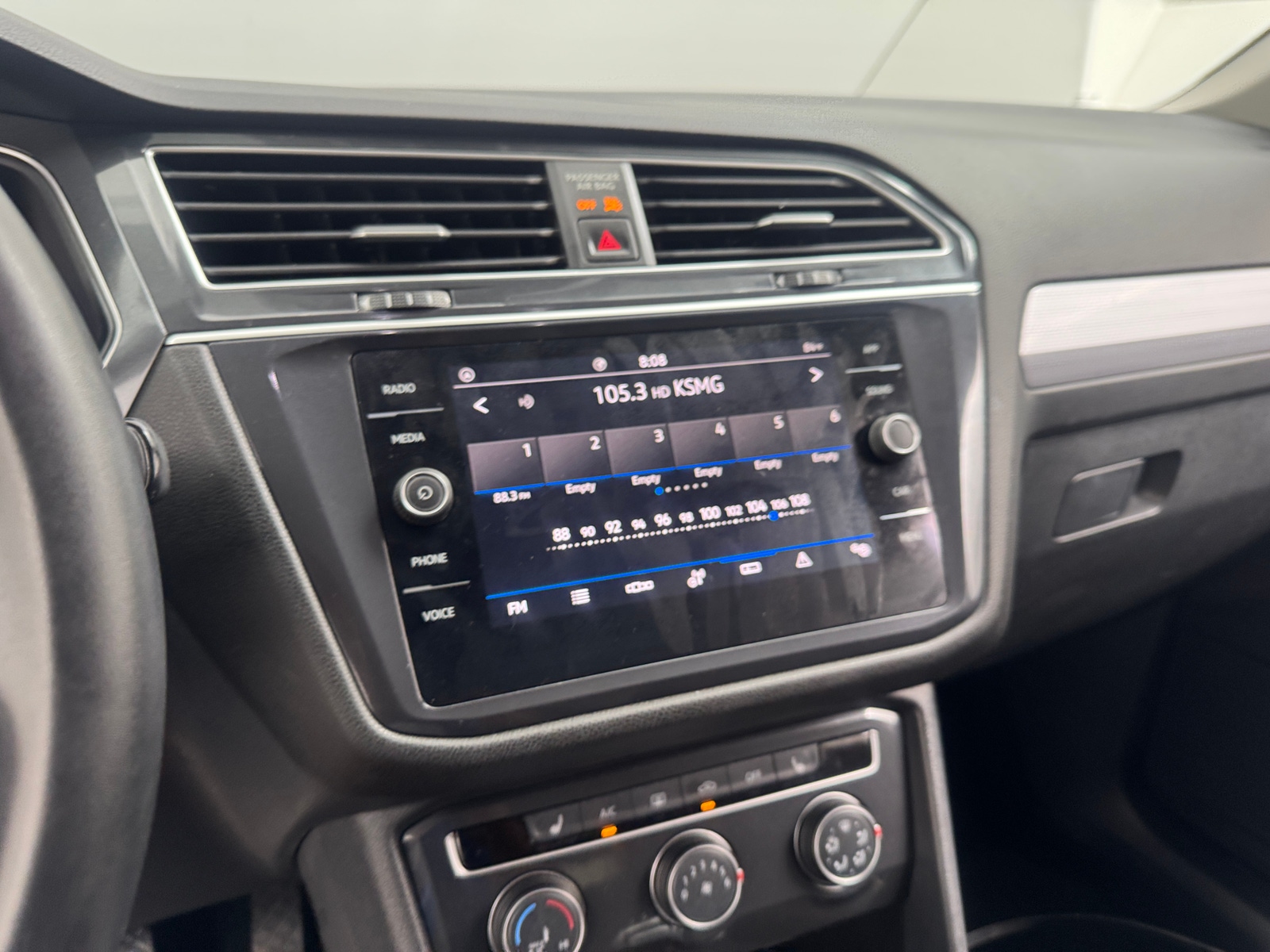 Thumbnail: 2024 Volkswagen Tiguan - 4