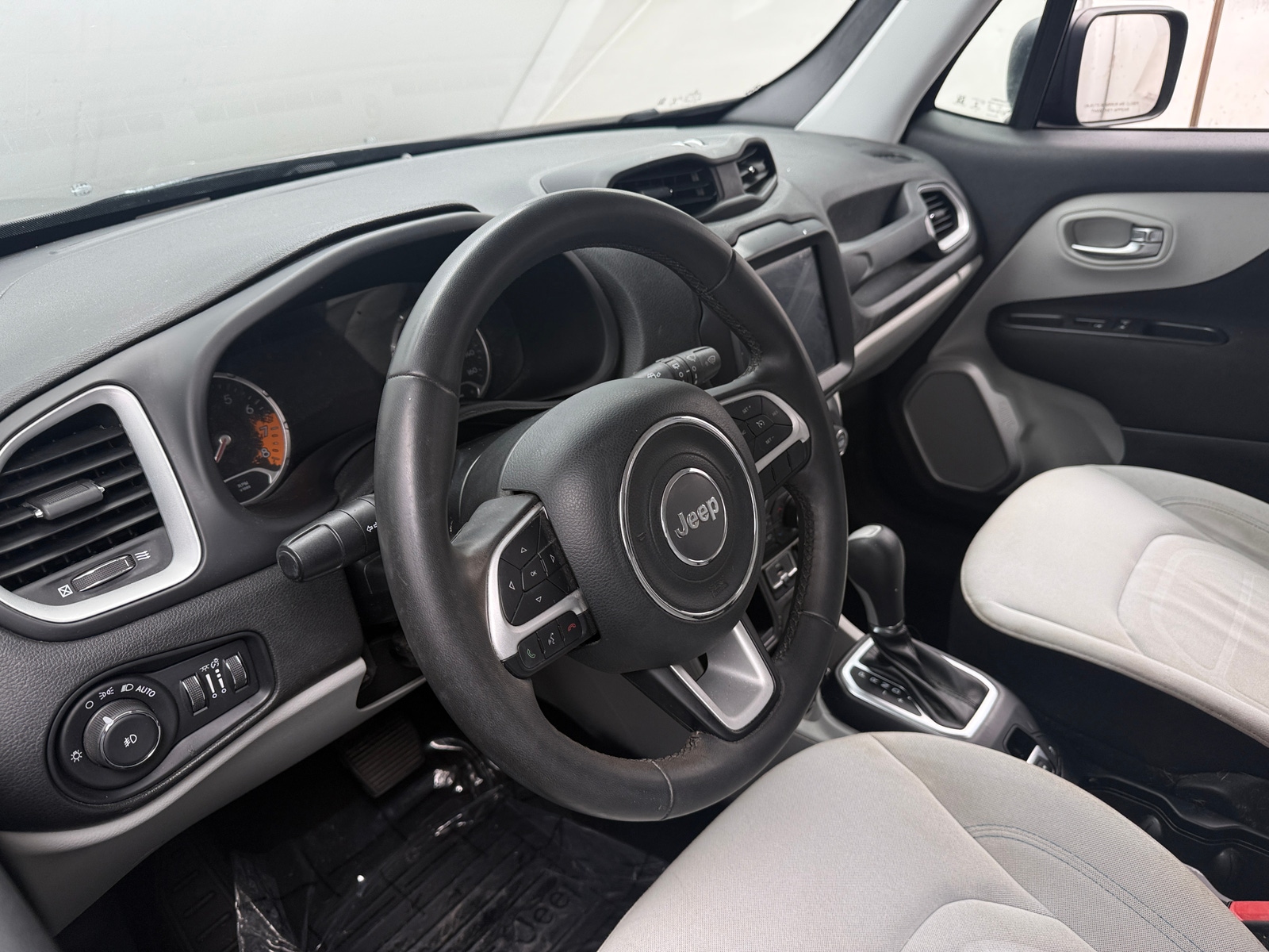 Thumbnail: 2018 Jeep Renegade - 5