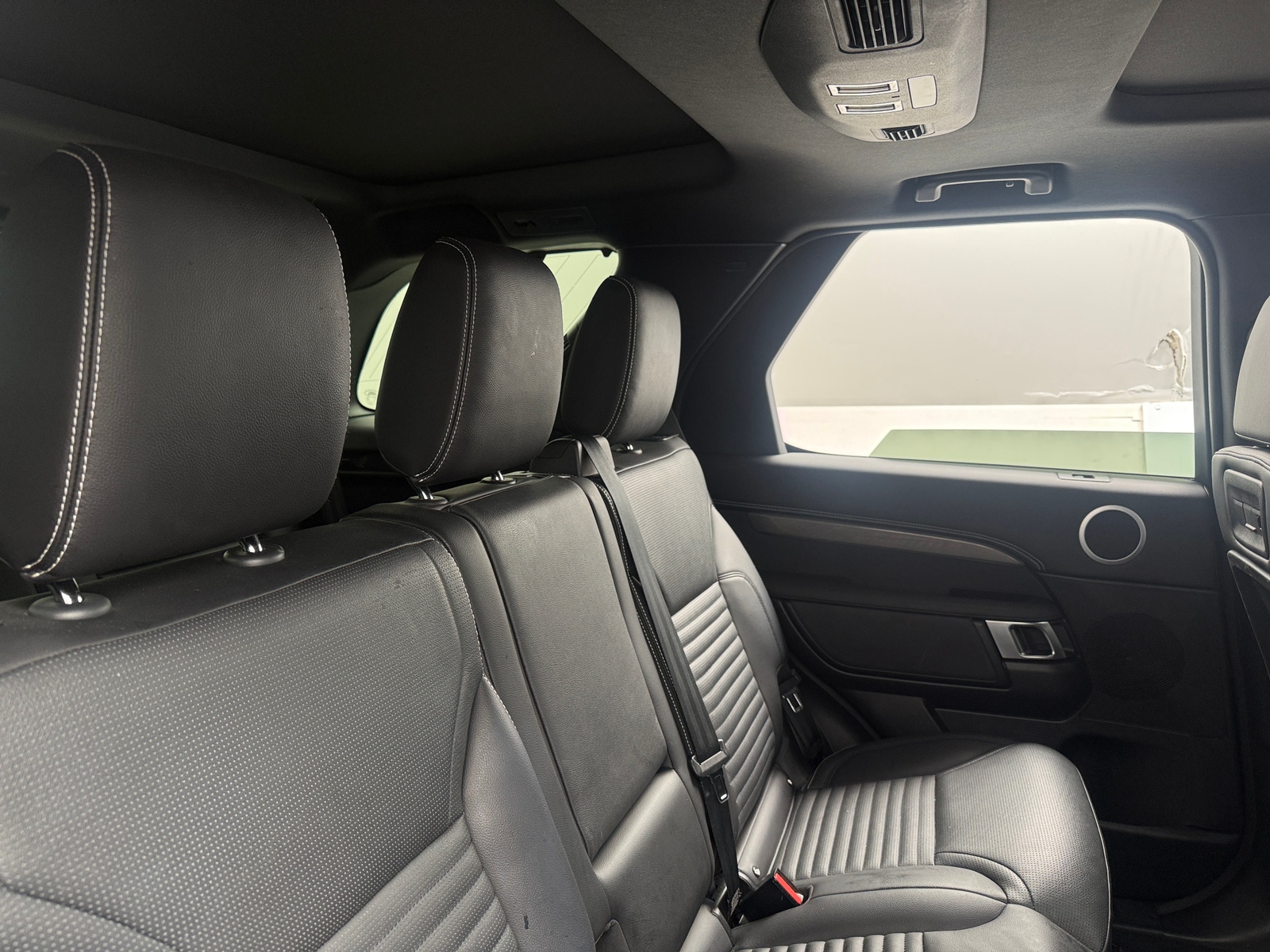 Thumbnail: 2023 Land Rover Discovery - 5