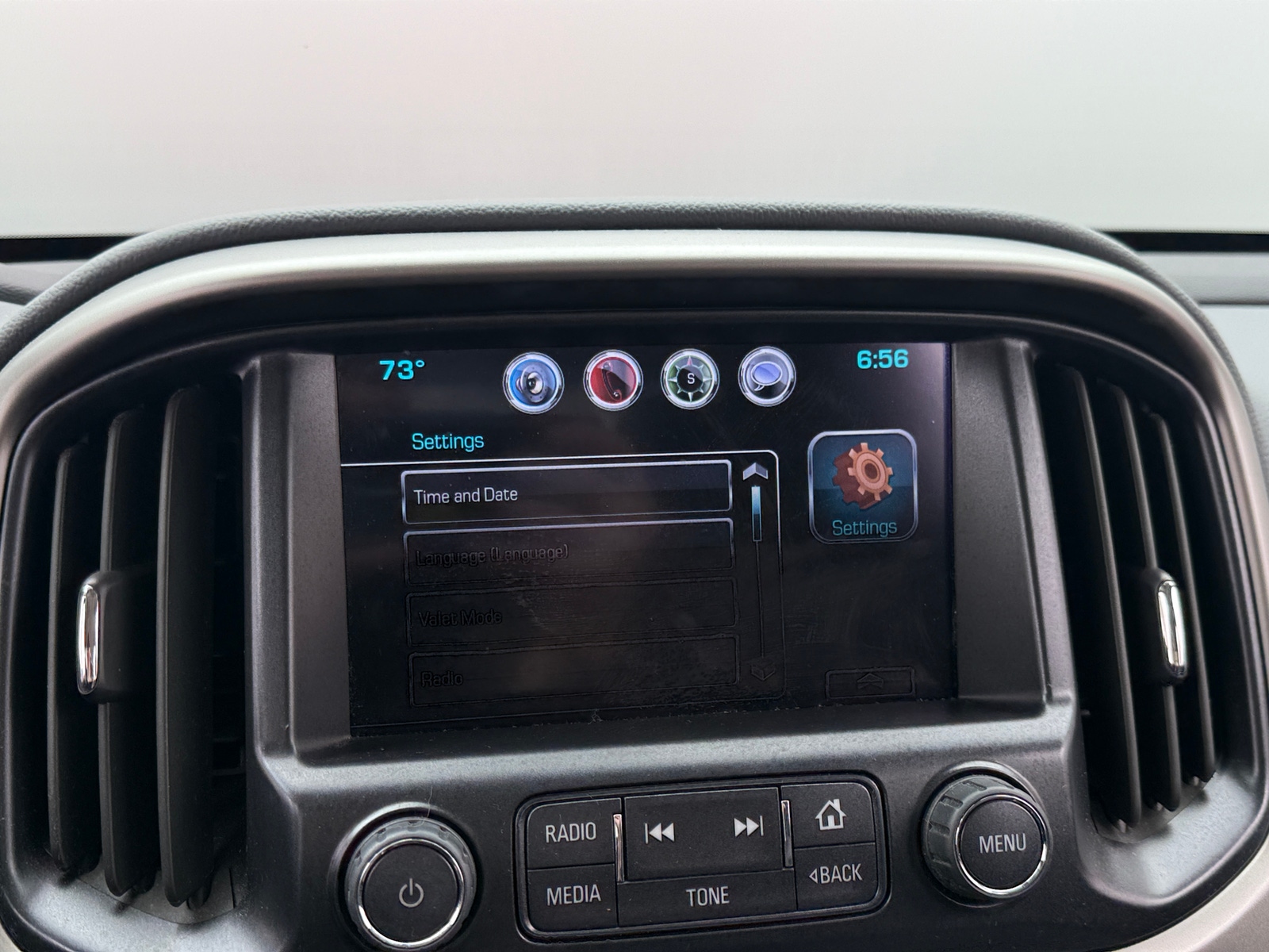 Thumbnail: 2016 Chevrolet Colorado - 3
