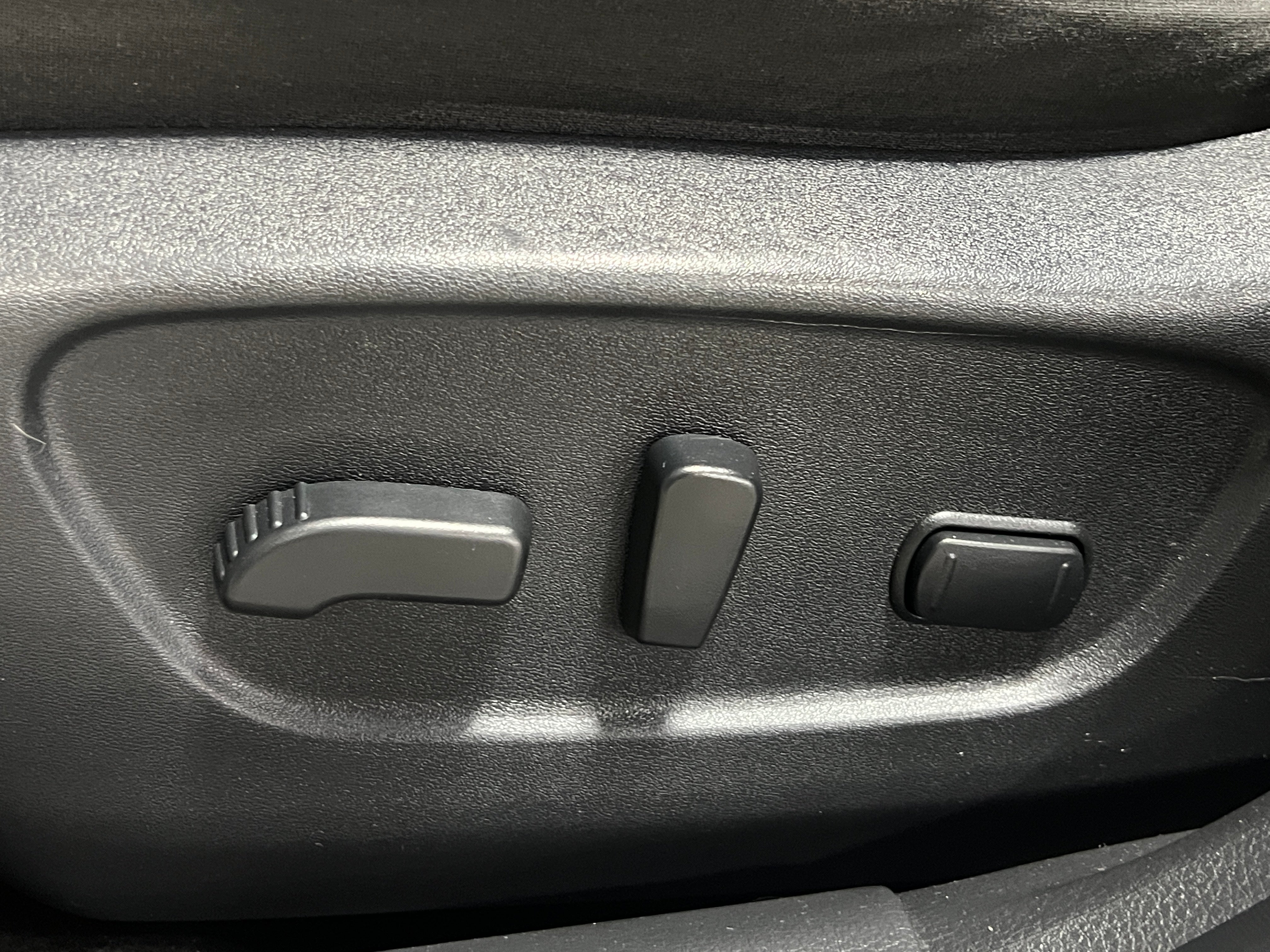 Used 2016 Nissan Rogue SV with VIN KNMAT2MT1GP634768 for sale in Pewaukee, WI