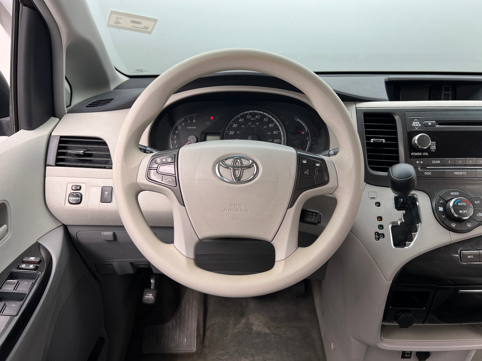 Thumbnail: 2014 Toyota Sienna - 5