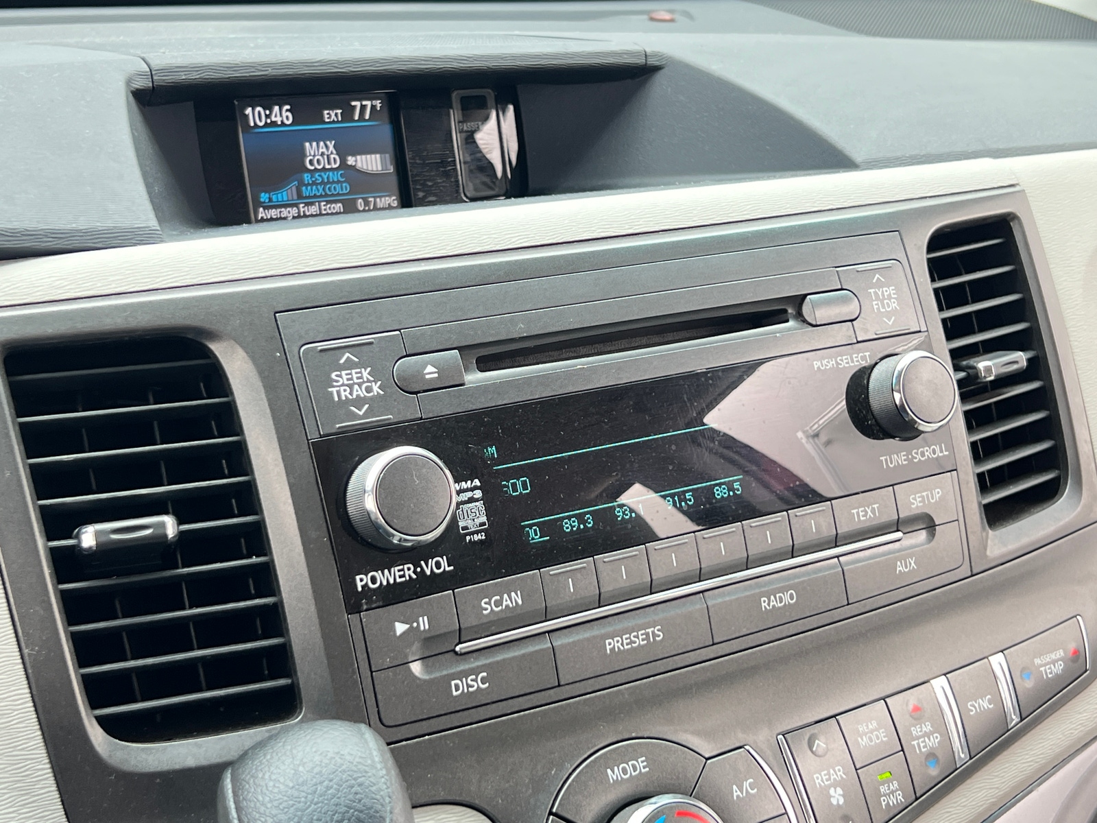 Thumbnail: 2014 Toyota Sienna - 4
