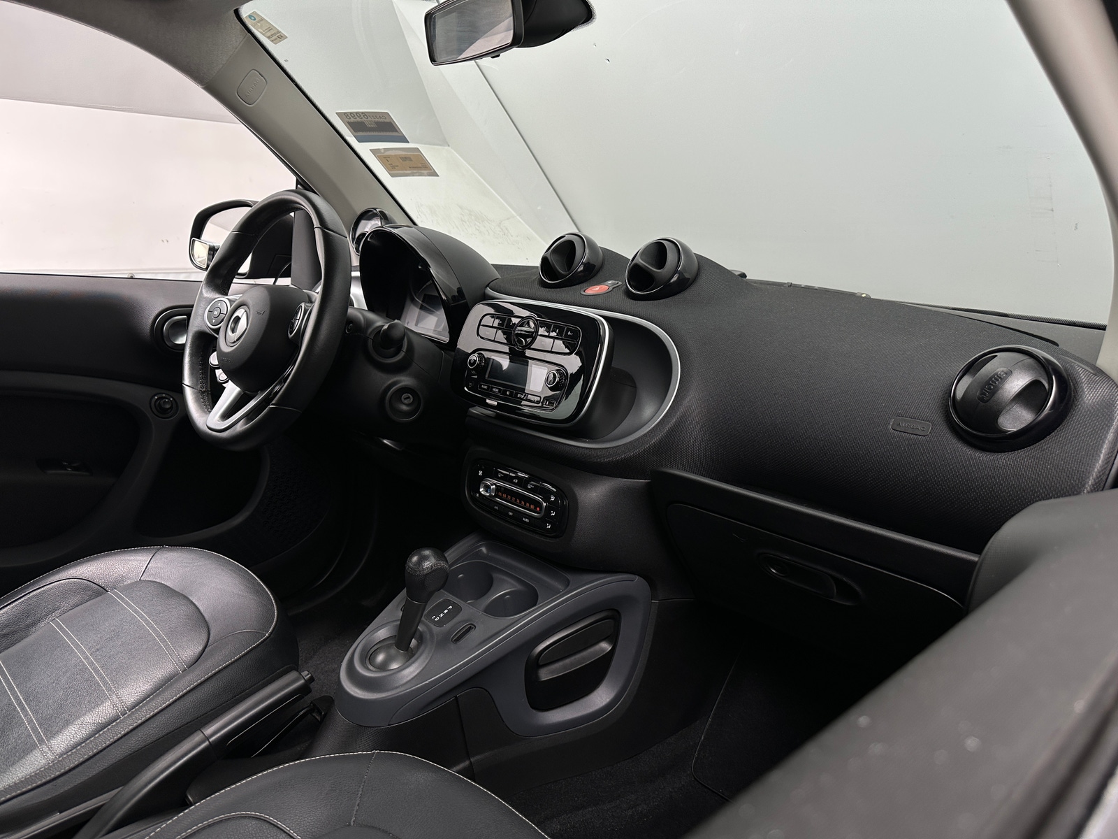 Thumbnail: 2016 smart fortwo - 2