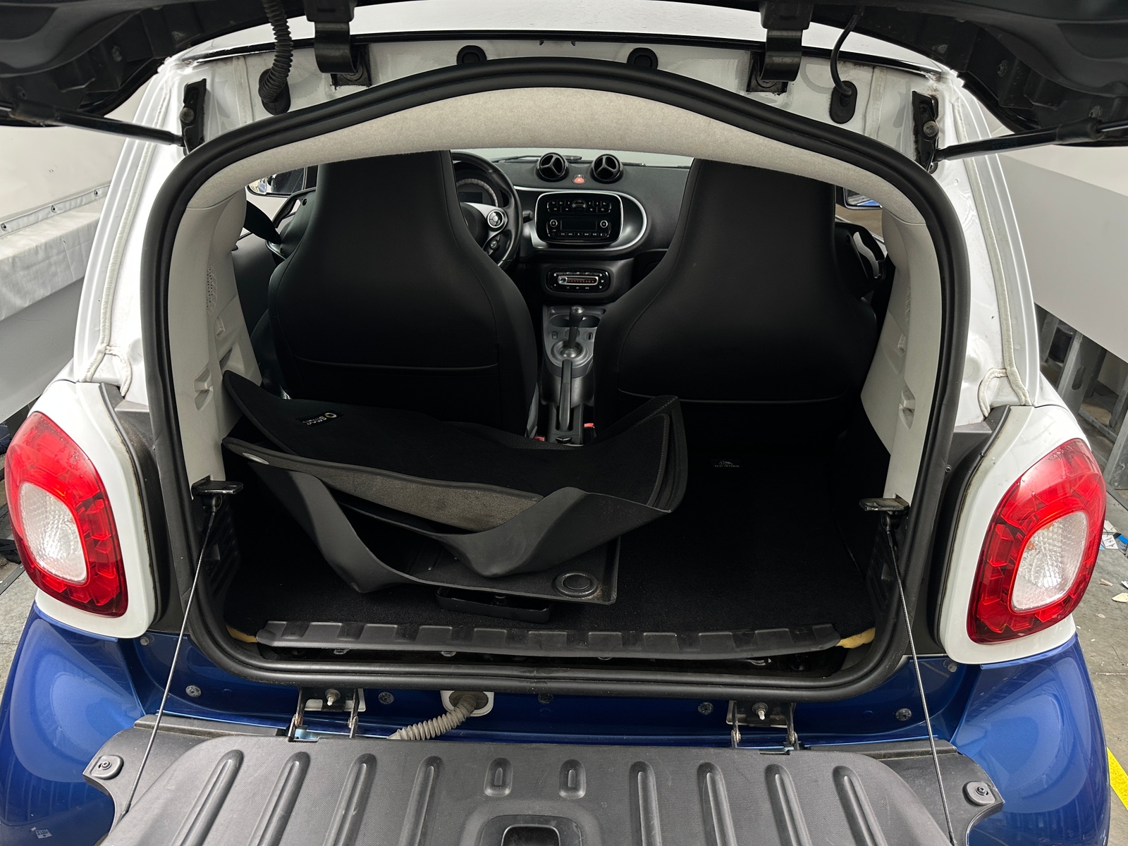Thumbnail: 2016 smart fortwo - 5