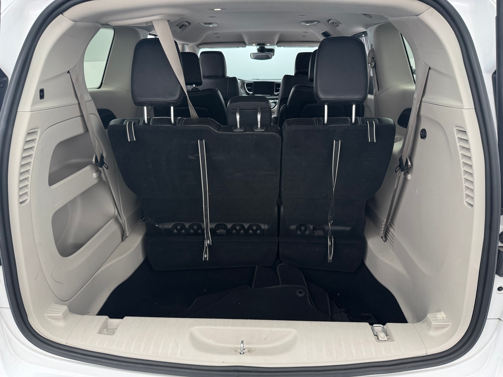 Thumbnail: 2024 Chrysler Pacifica - 6