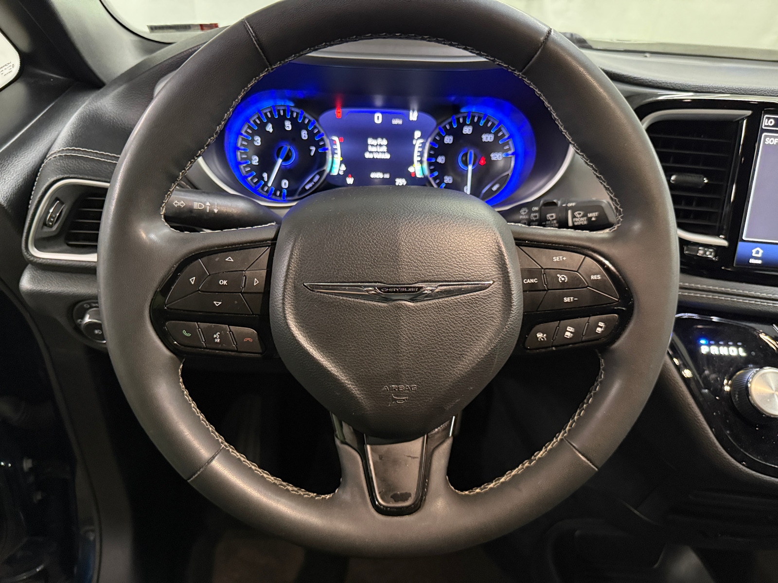 Thumbnail: 2022 Chrysler Pacifica - 4