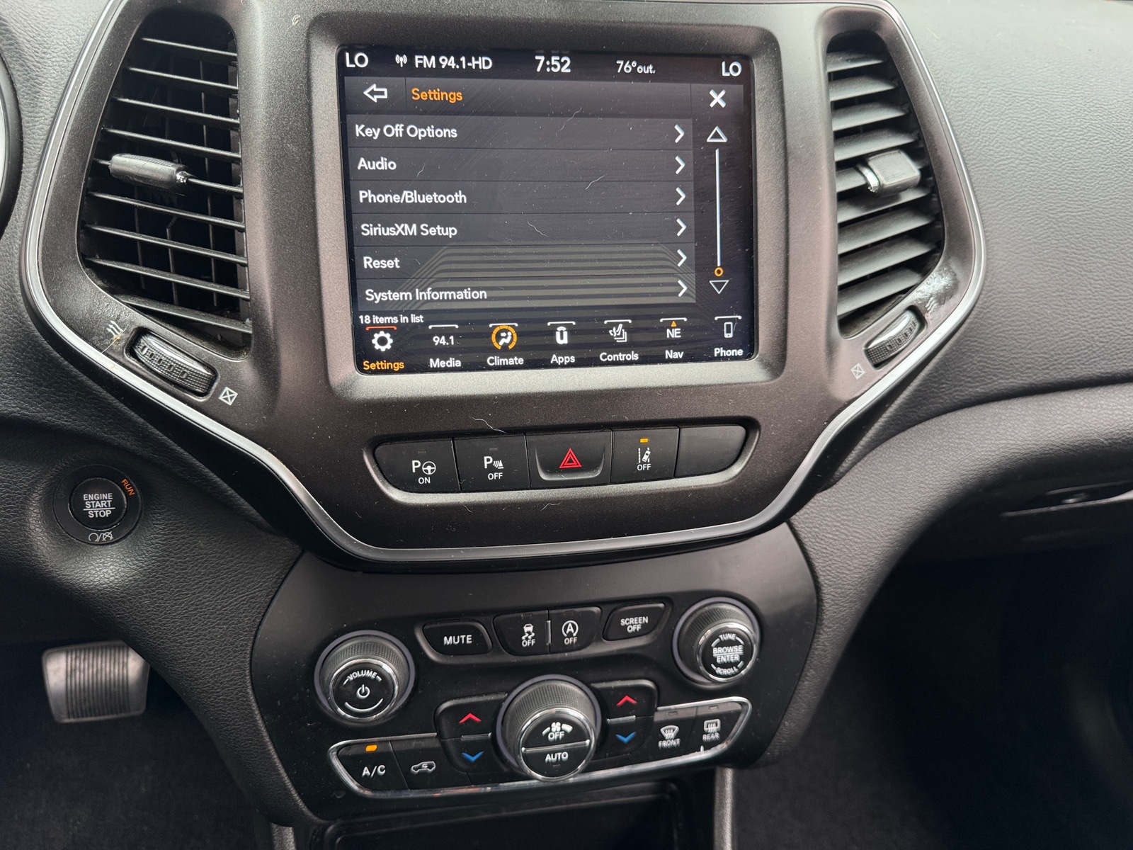 Thumbnail: 2019 Jeep Cherokee - 3