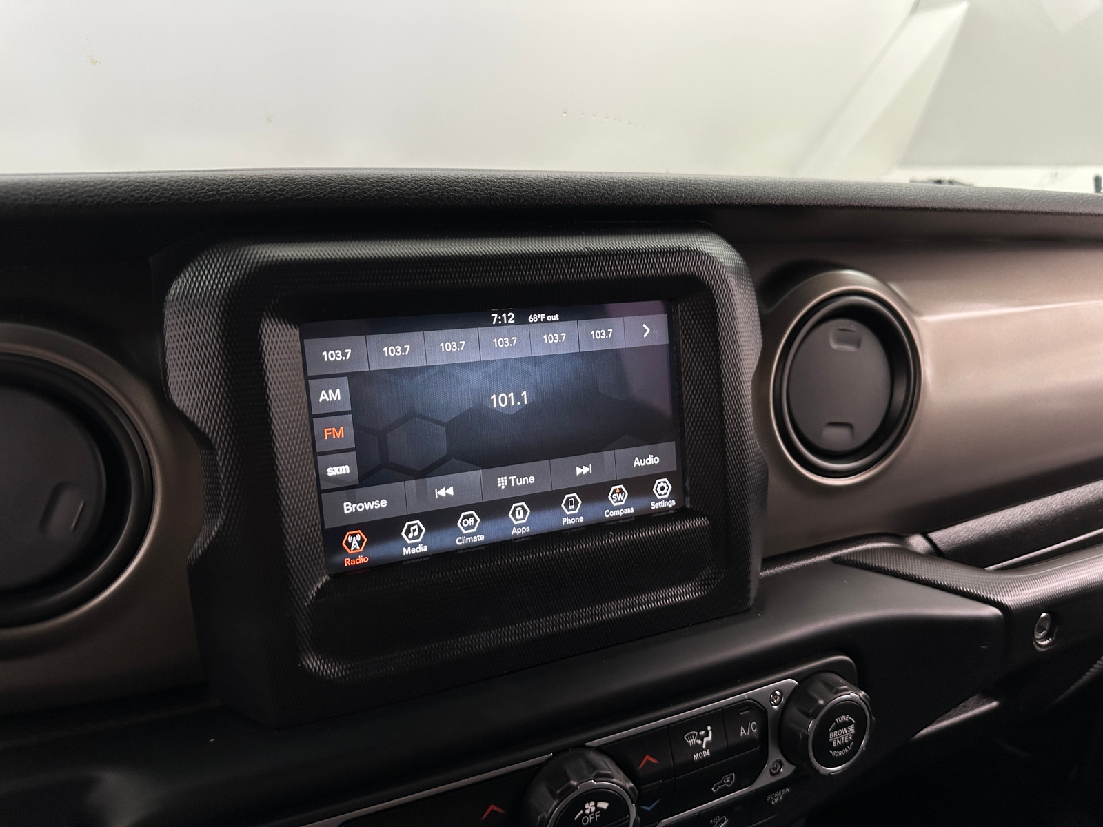 Thumbnail: 2019 Jeep Wrangler - 4