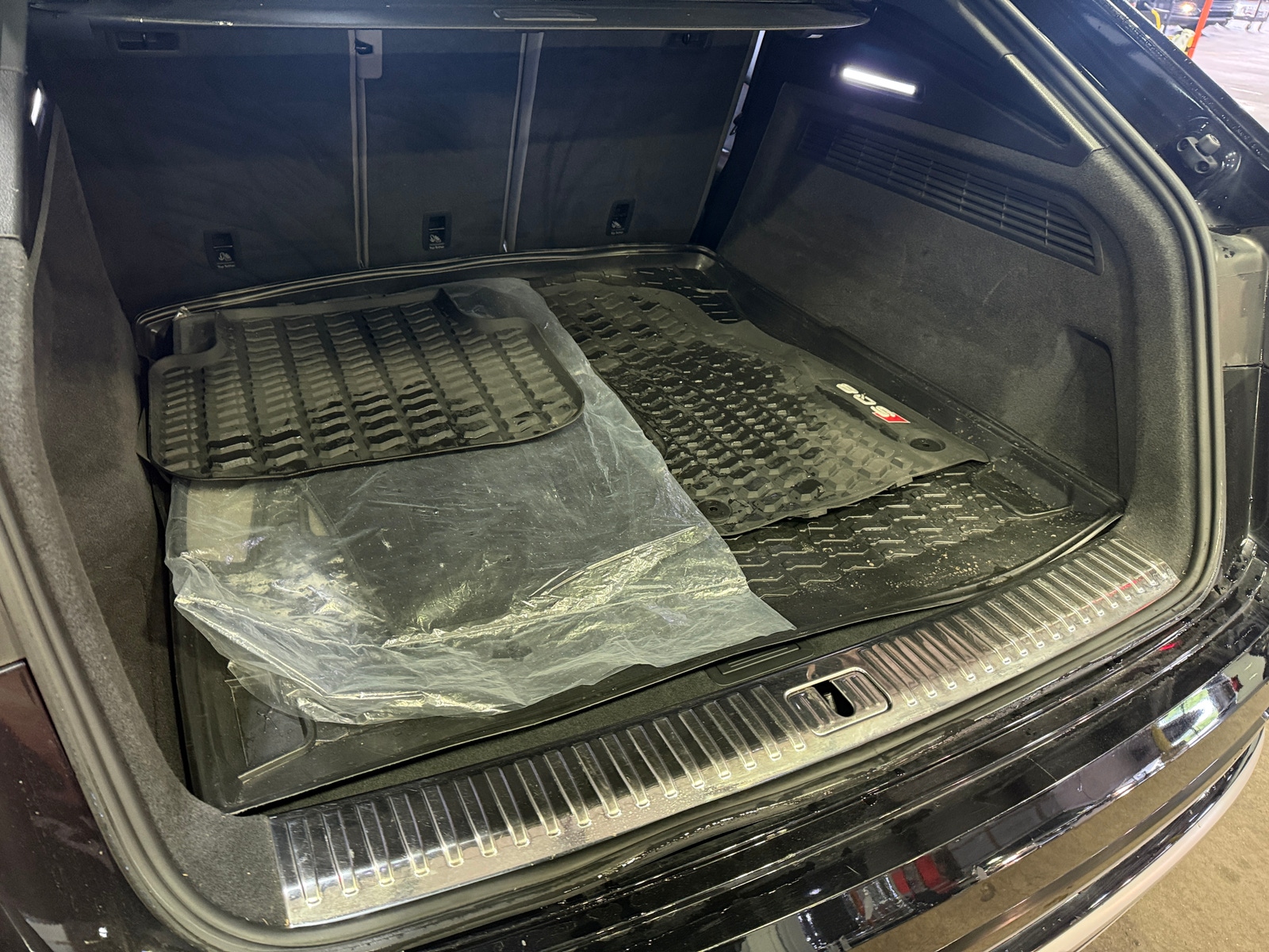 Thumbnail: 2021 Audi SQ8 - 6
