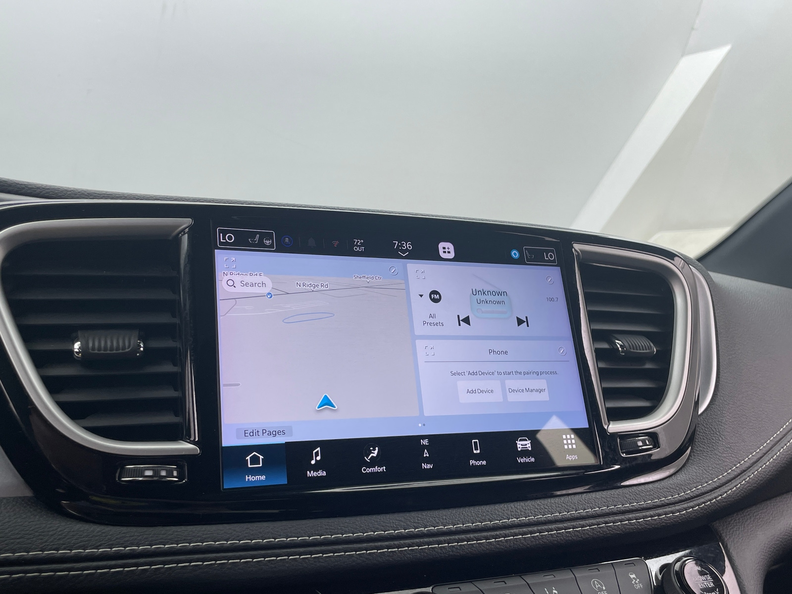 Thumbnail: 2023 Chrysler Pacifica - 3