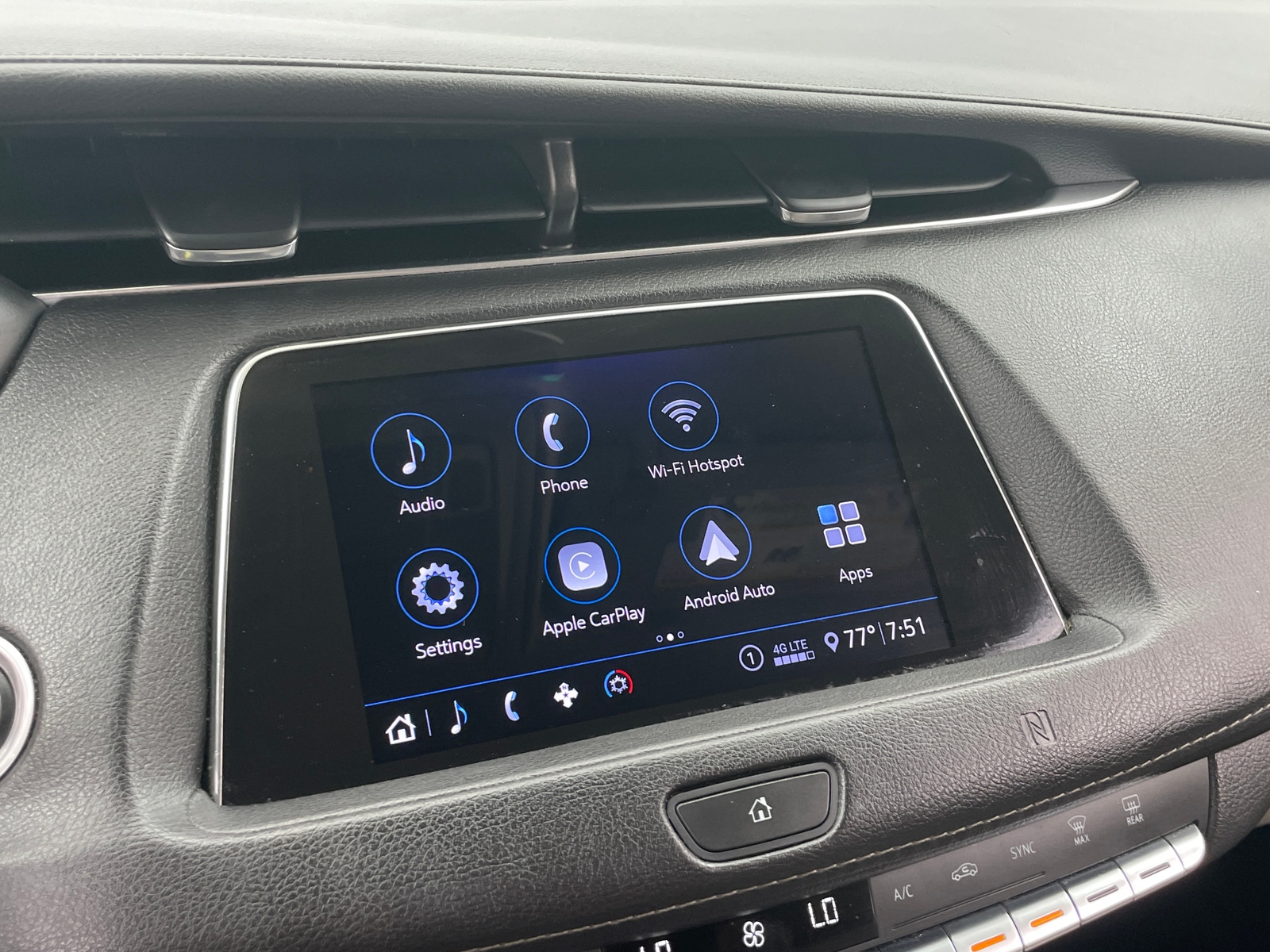Thumbnail: 2020 Cadillac XT4 - 3