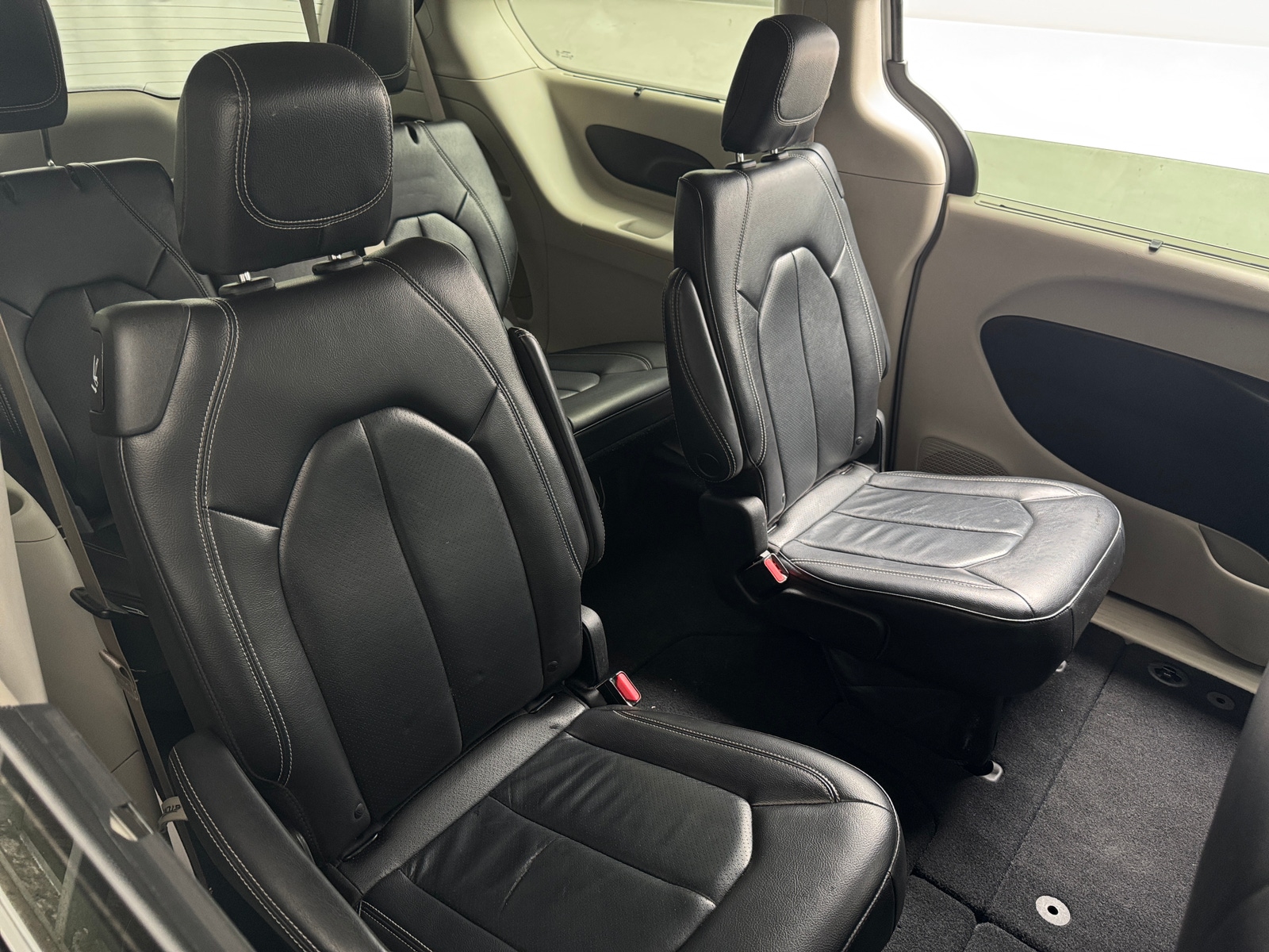Thumbnail: 2022 Chrysler Pacifica - 5