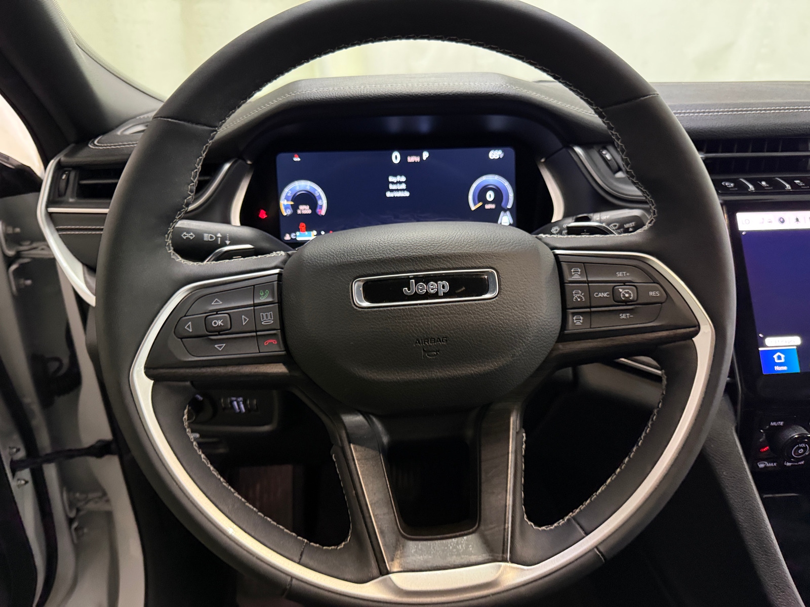 Thumbnail: 2025 Jeep Grand Cherokee - 4