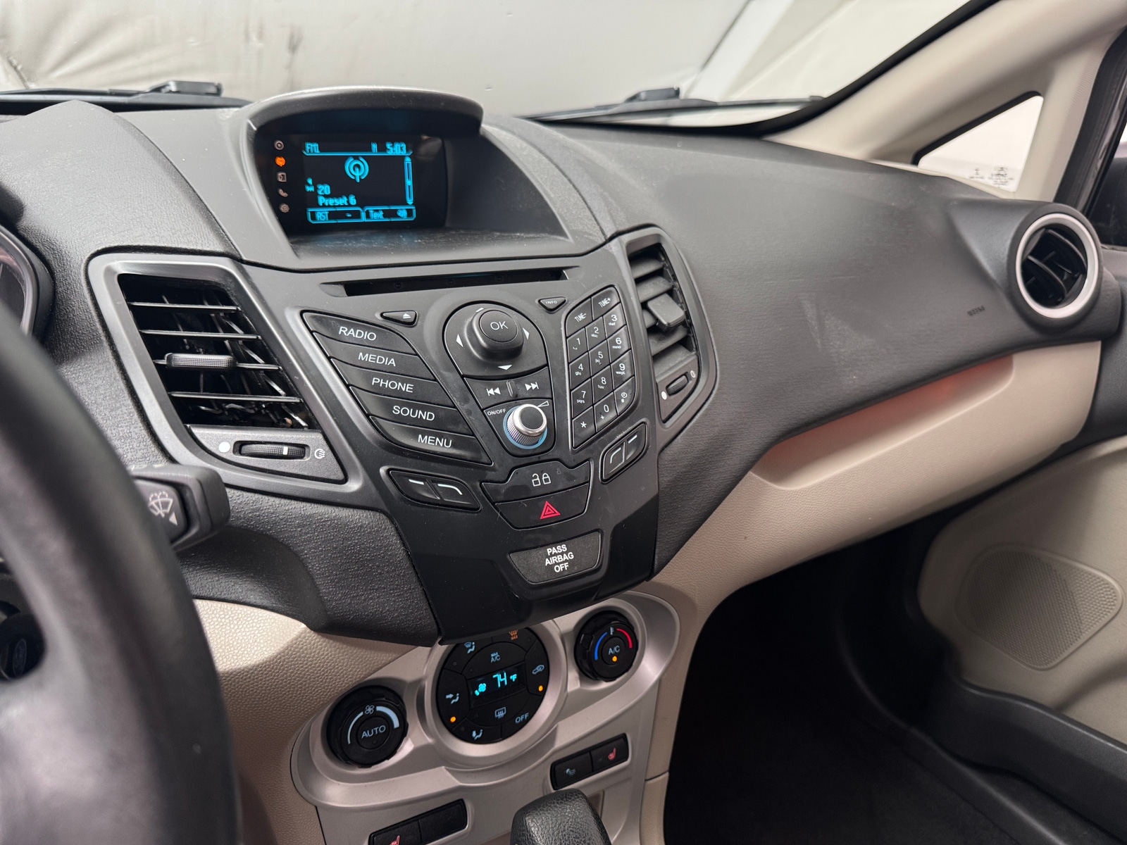Thumbnail: 2015 Ford Fiesta - 4