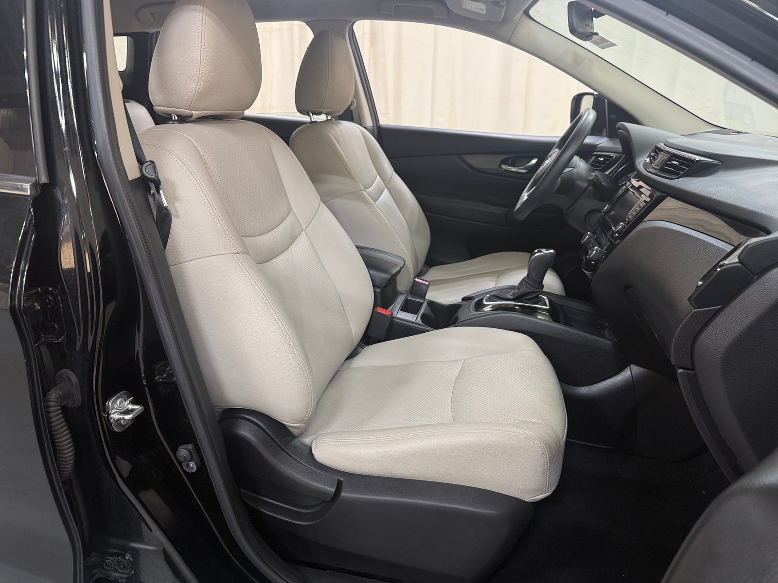 Thumbnail: 2020 Nissan Rogue Sport - 2