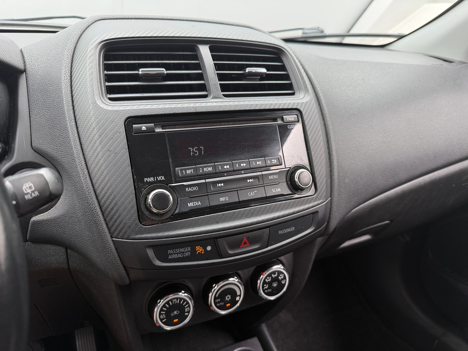 Thumbnail: 2017 Mitsubishi Outlander Sport - 4