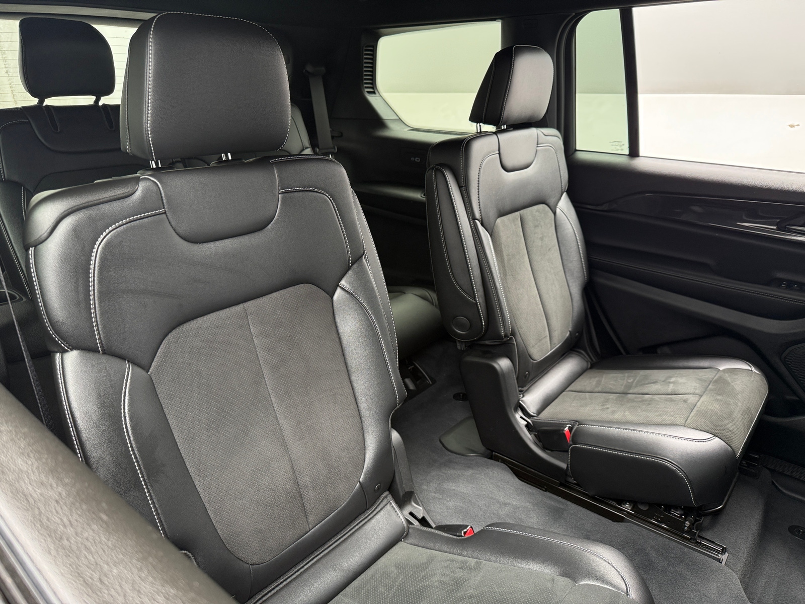 Thumbnail: 2023 Jeep Grand Cherokee L - 6