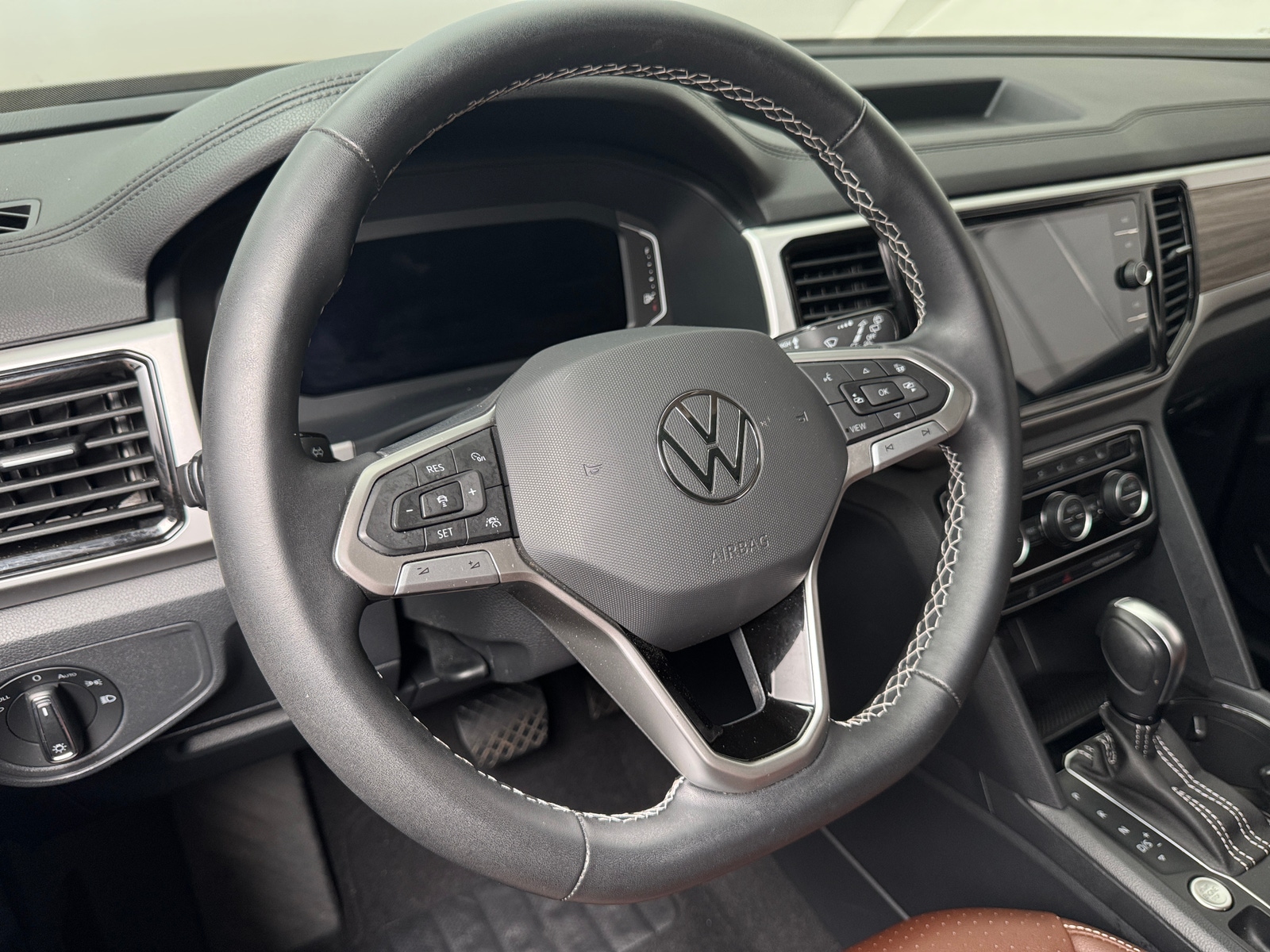 Thumbnail: 2023 Volkswagen Atlas - 4