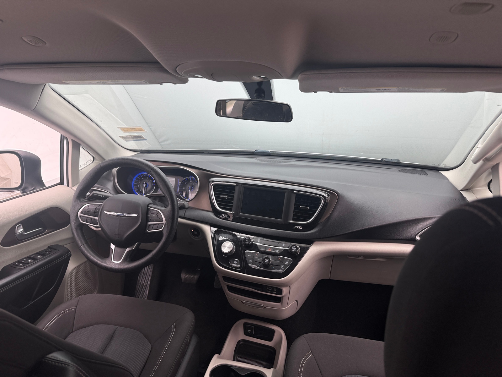 Thumbnail: 2020 Chrysler Voyager - 3