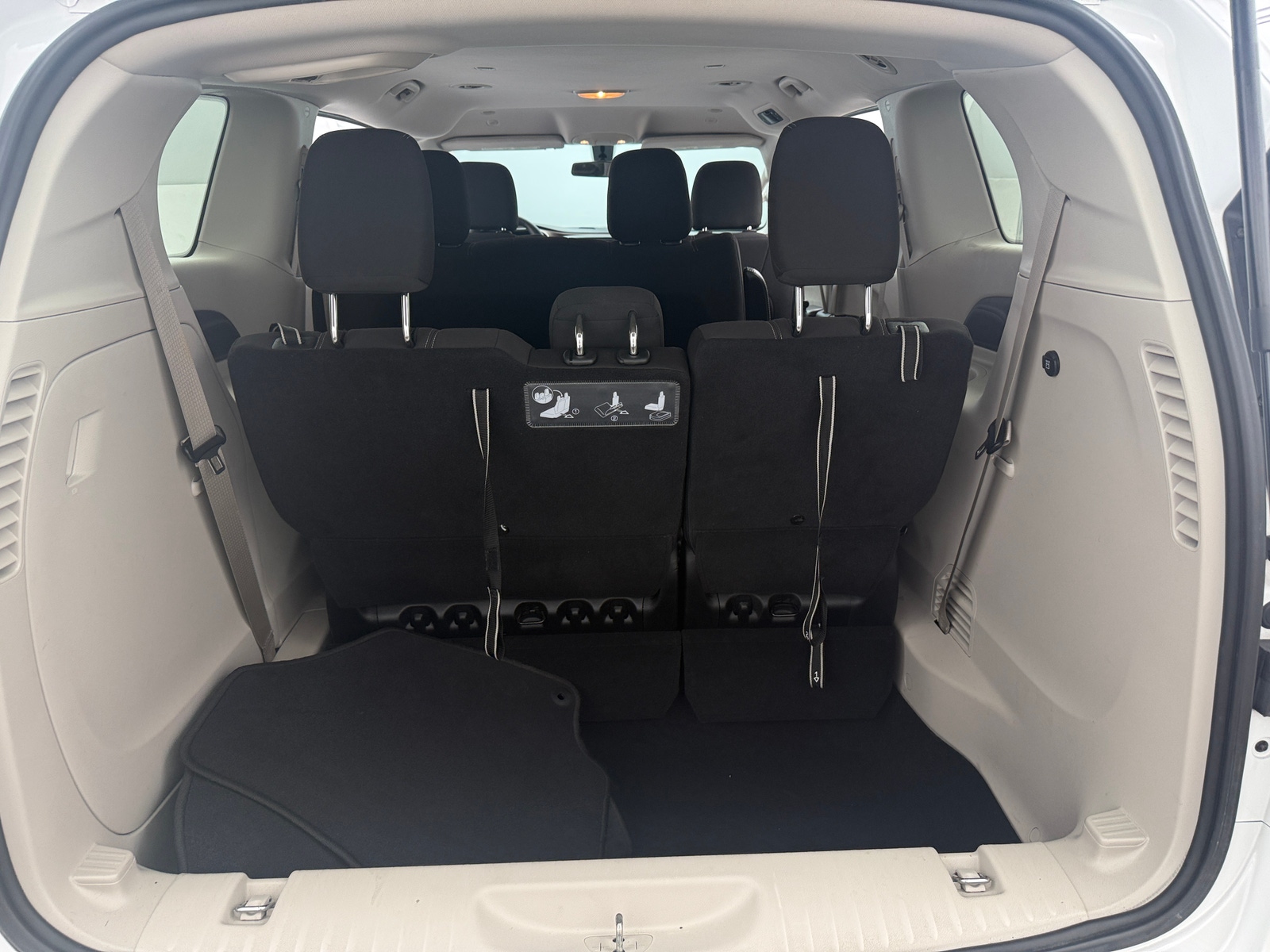 Thumbnail: 2020 Chrysler Voyager - 7