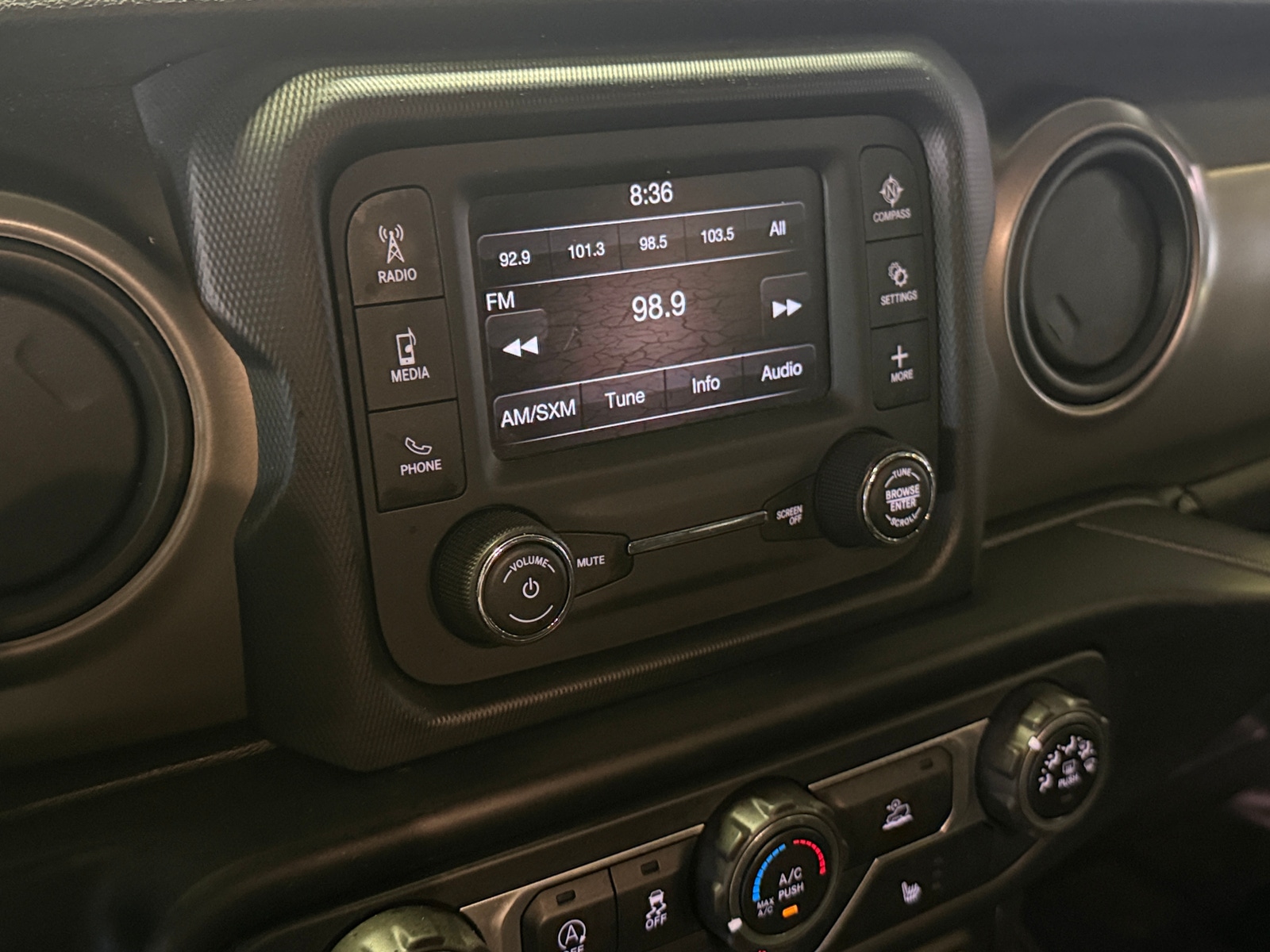 Thumbnail: 2020 Jeep Gladiator - 4