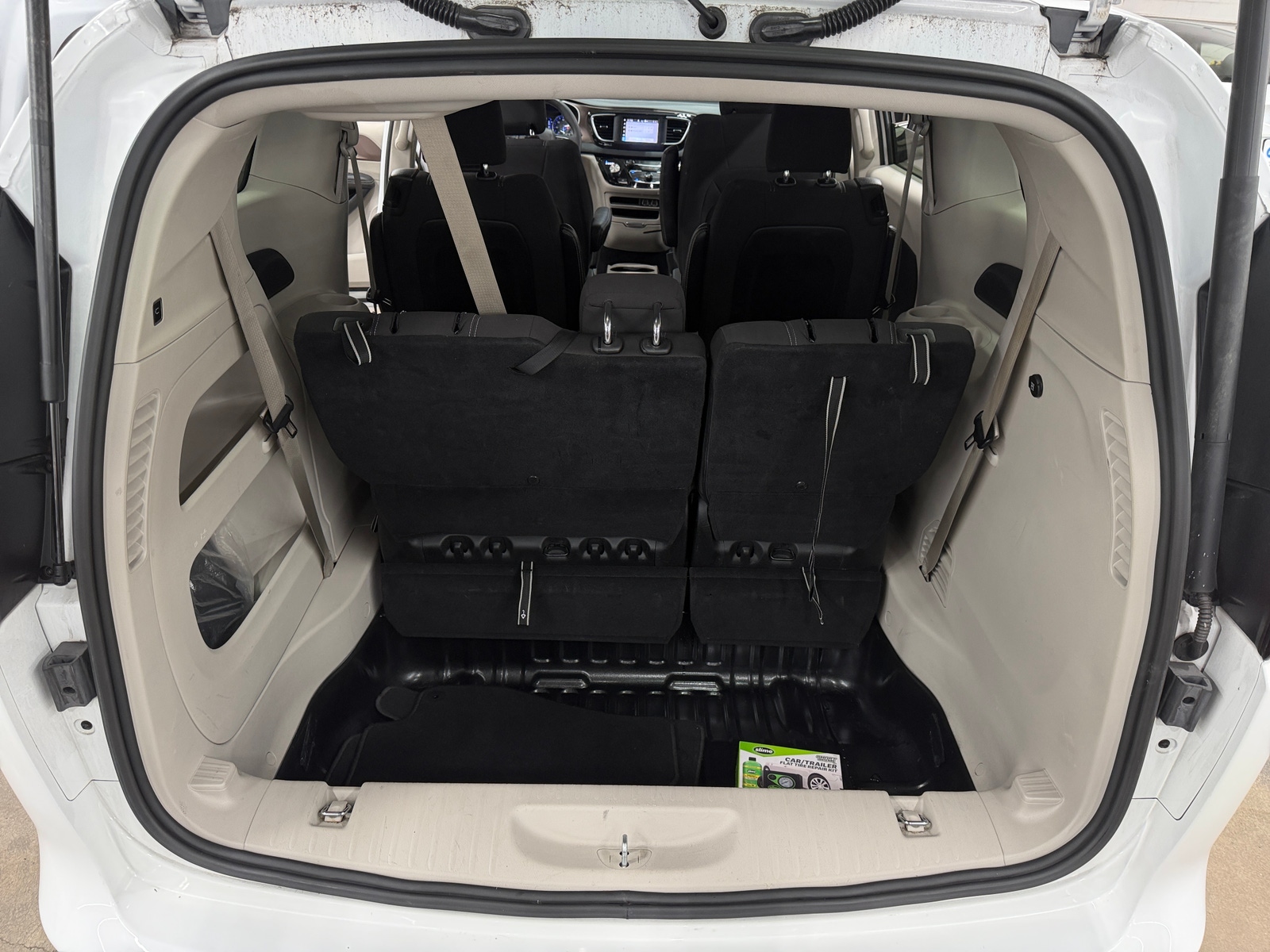 Thumbnail: 2024 Chrysler Voyager - 7