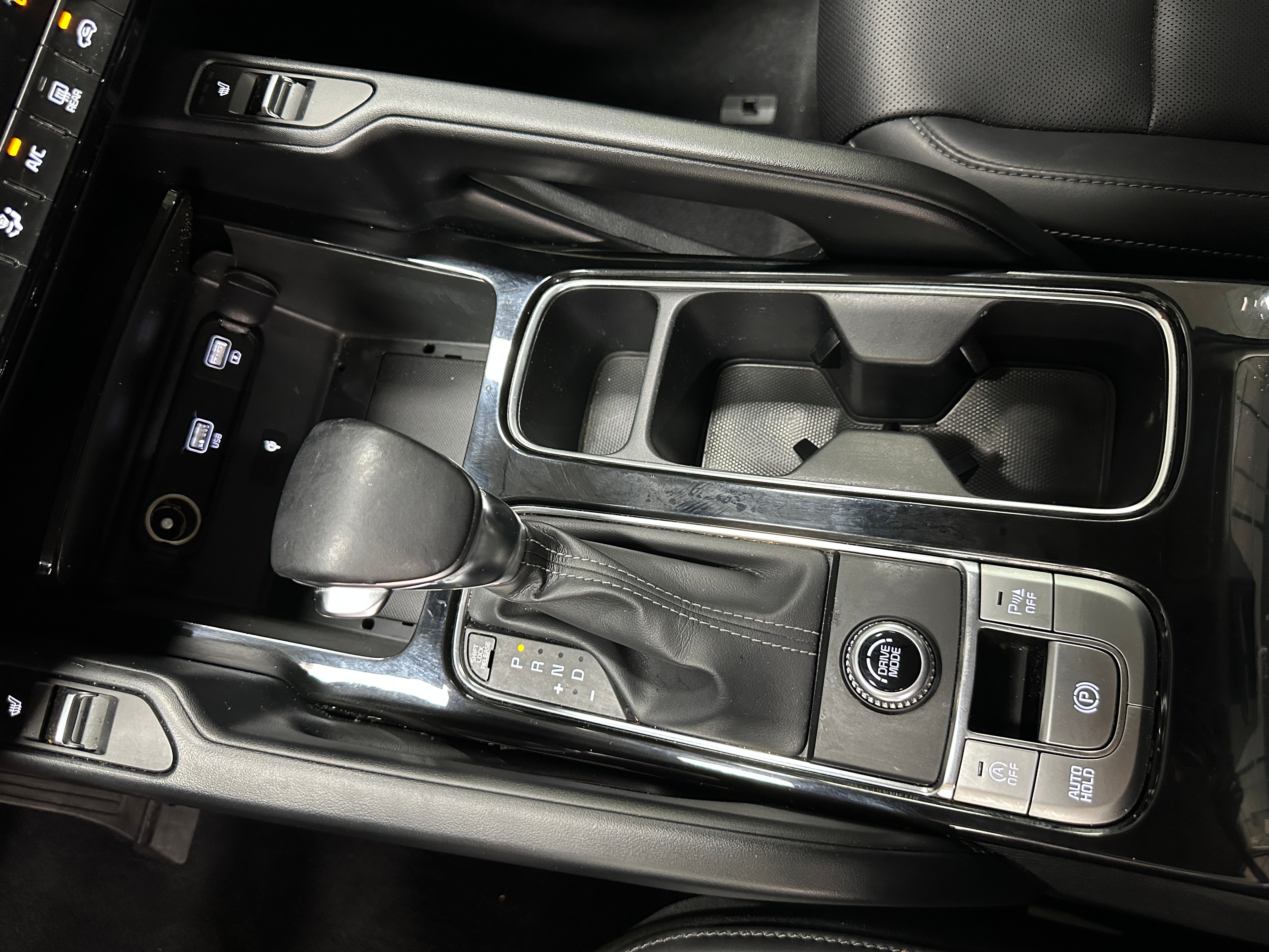 2022 Kia Telluride S - Photo 8