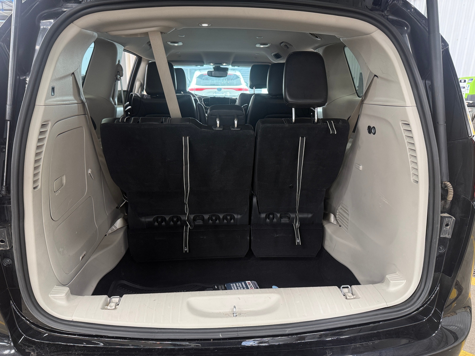 Thumbnail: 2024 Chrysler Pacifica - 6
