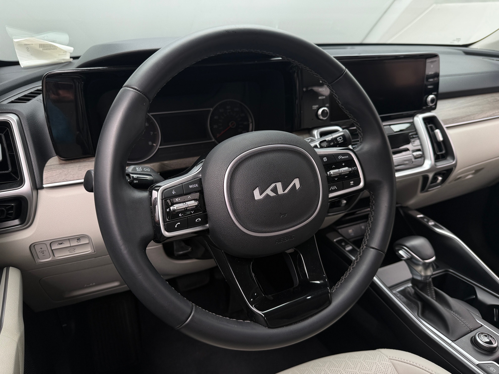 Thumbnail: 2022 Kia Sorento - 4
