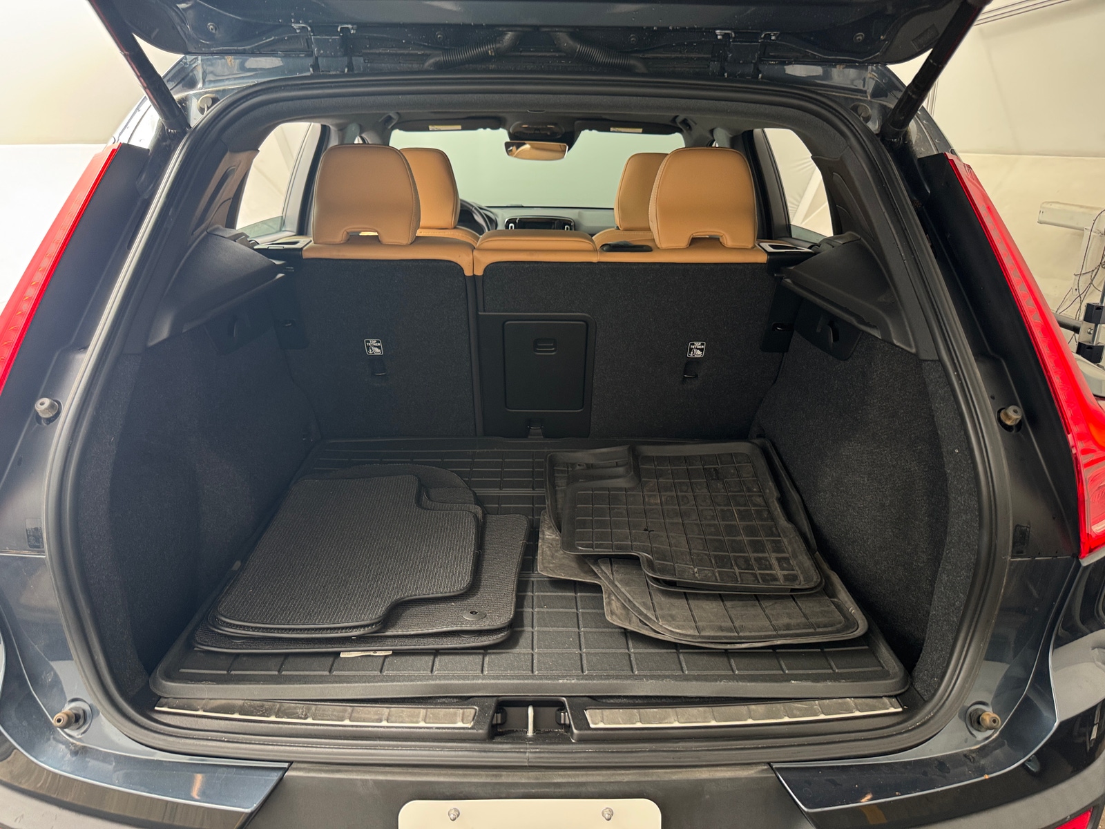 Thumbnail: 2021 Volvo XC40 - 6