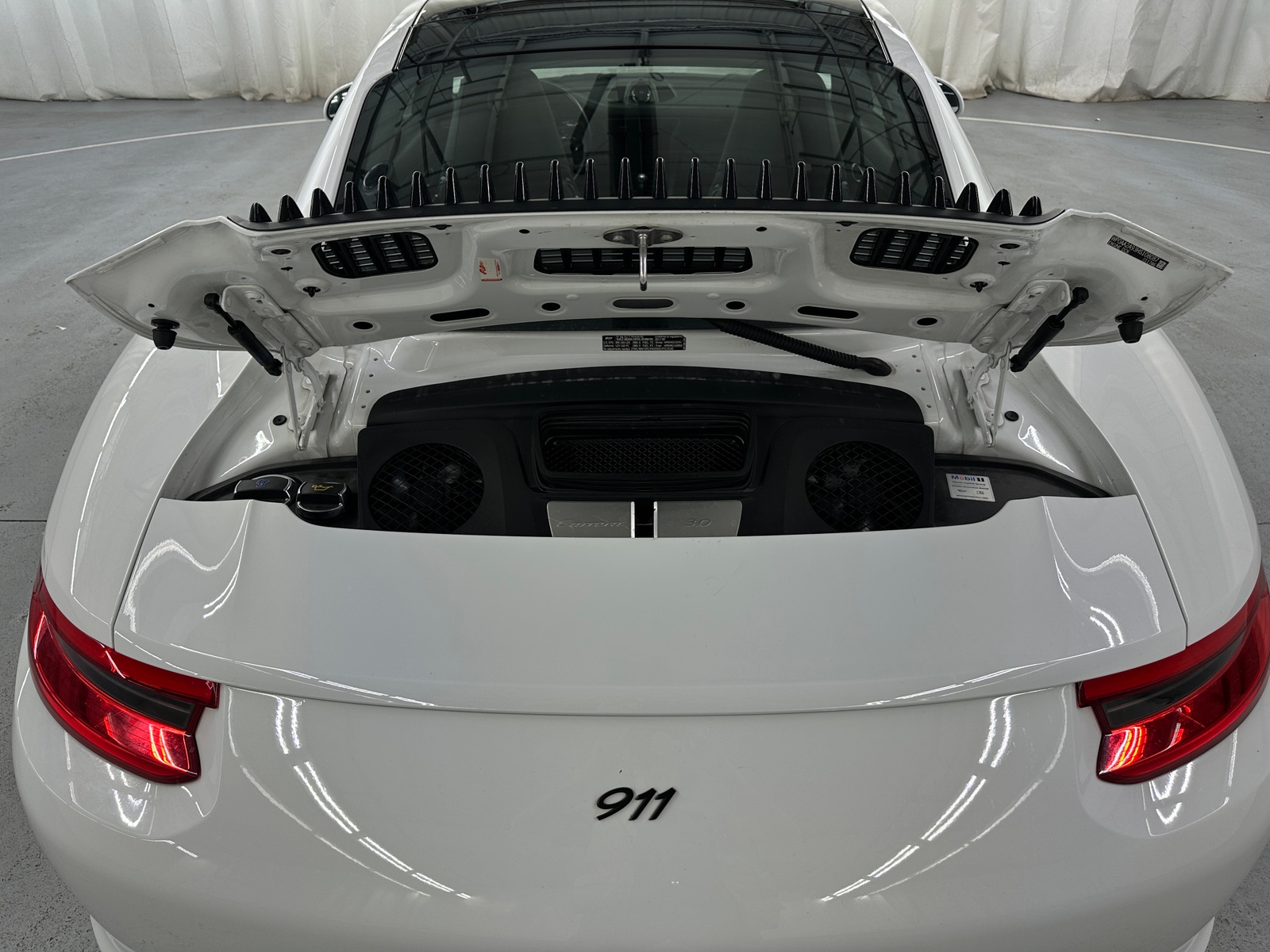 Thumbnail: 2017 Porsche 911 - 4