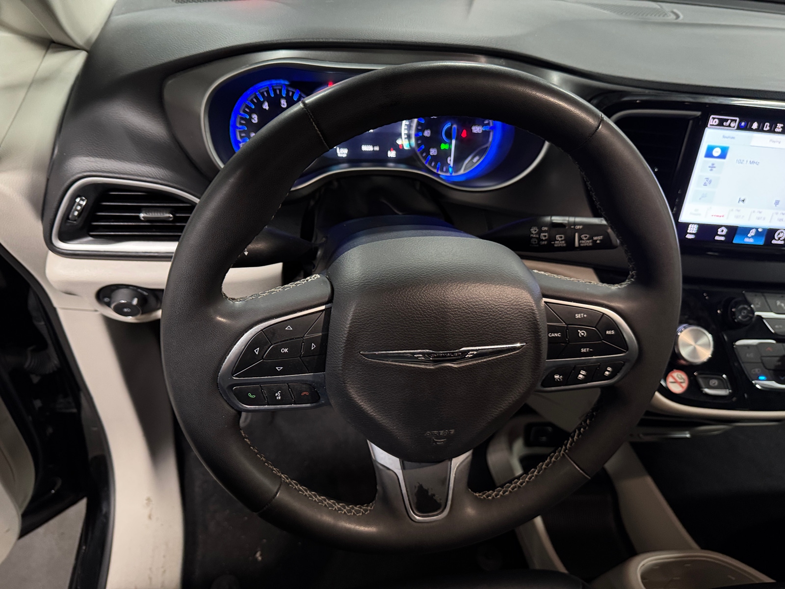 Thumbnail: 2024 Chrysler Pacifica - 4