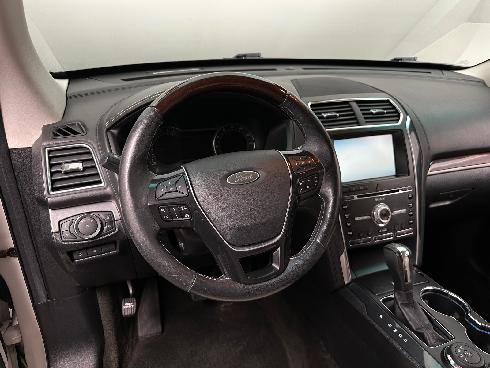 Thumbnail: 2016 Ford Explorer - 4