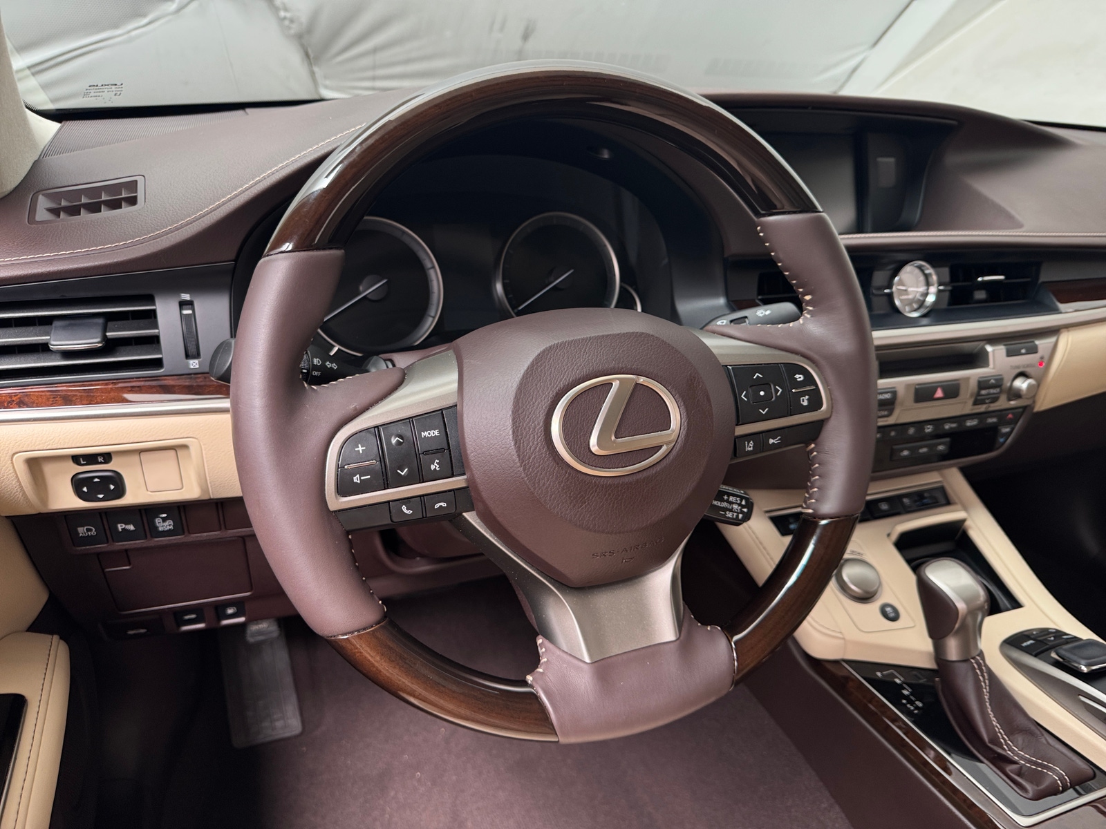 Thumbnail: 2017 Lexus ES - 4
