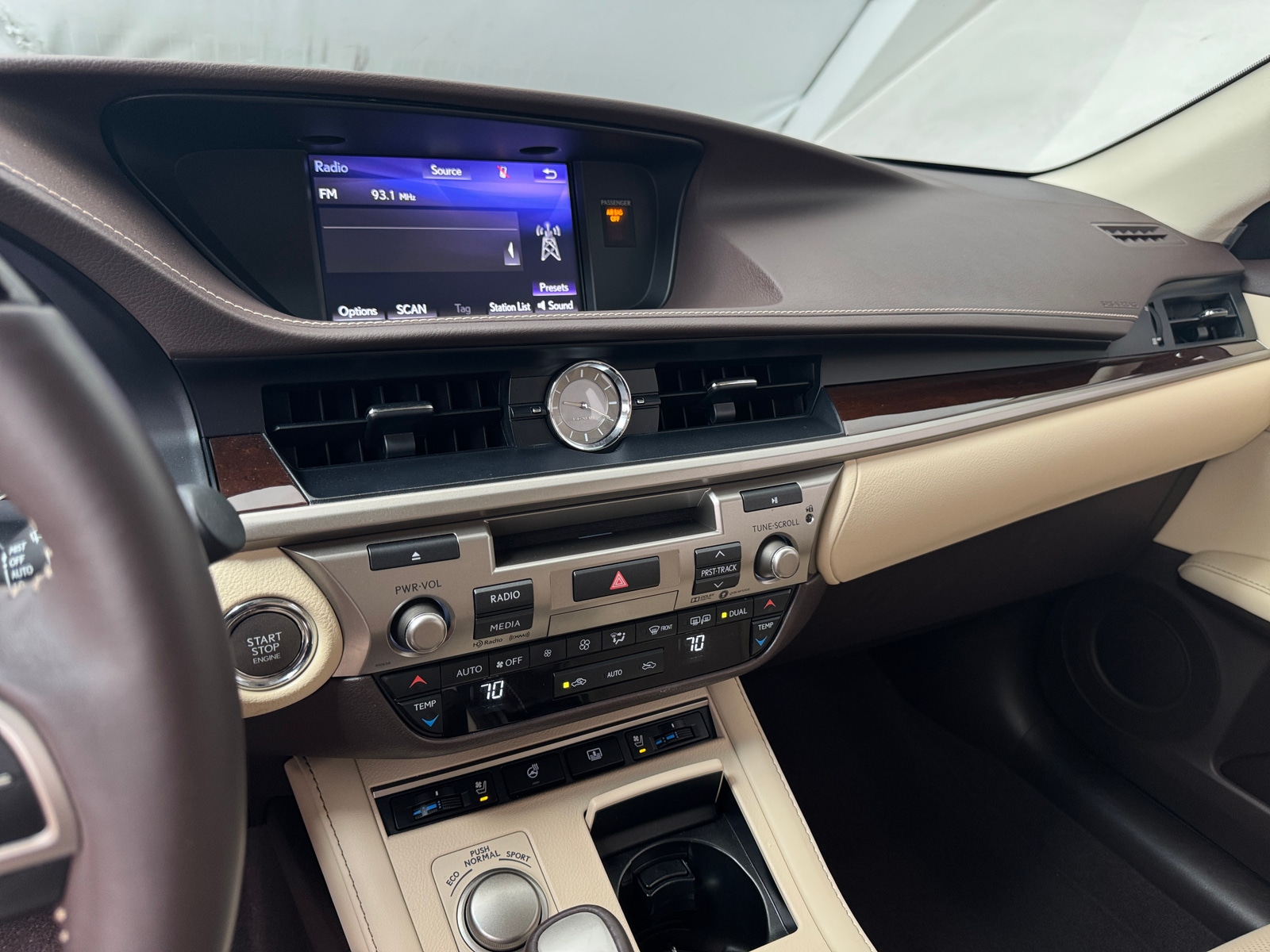 Thumbnail: 2017 Lexus ES - 3