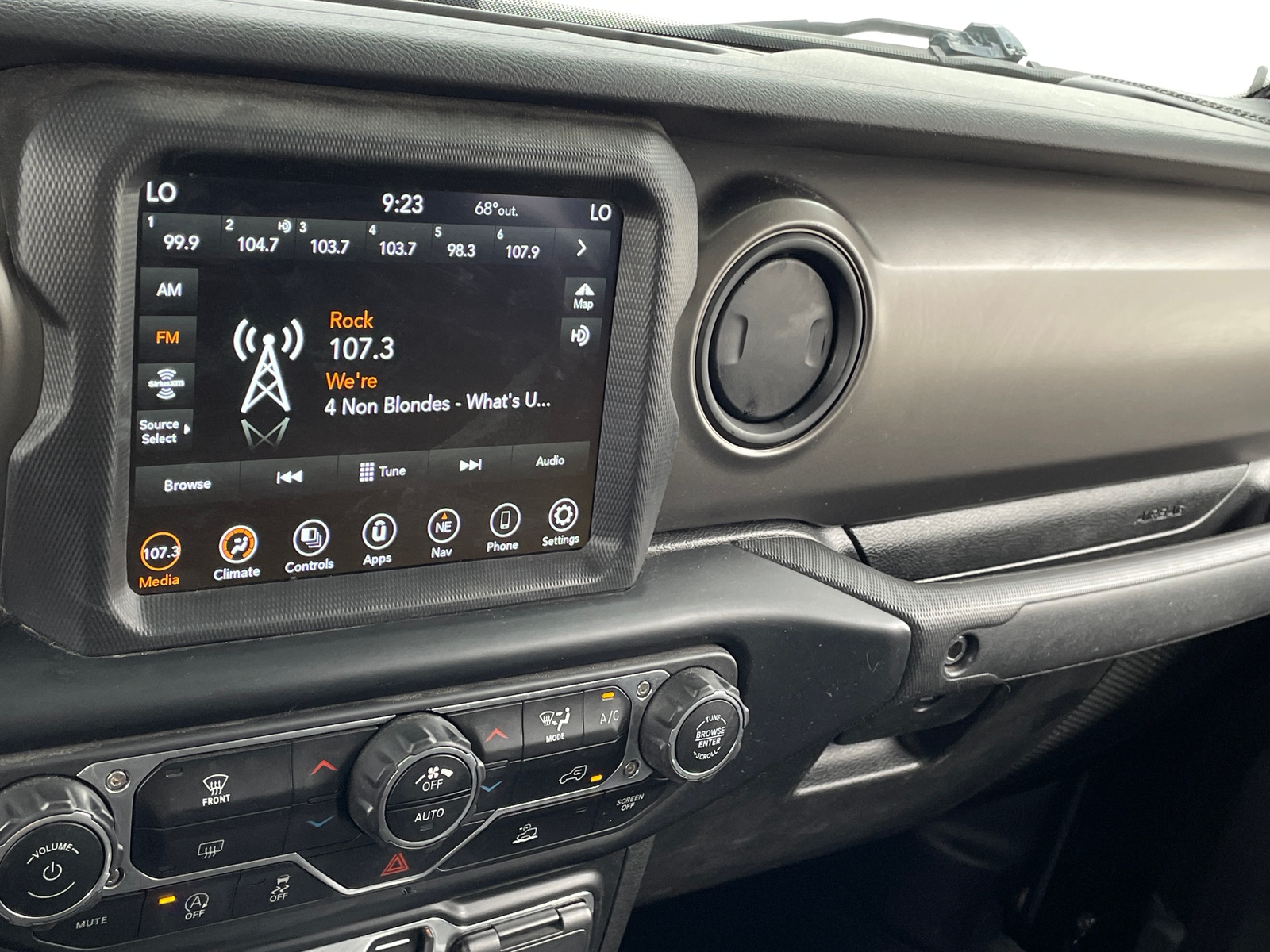 Thumbnail: 2022 Jeep Gladiator - 4