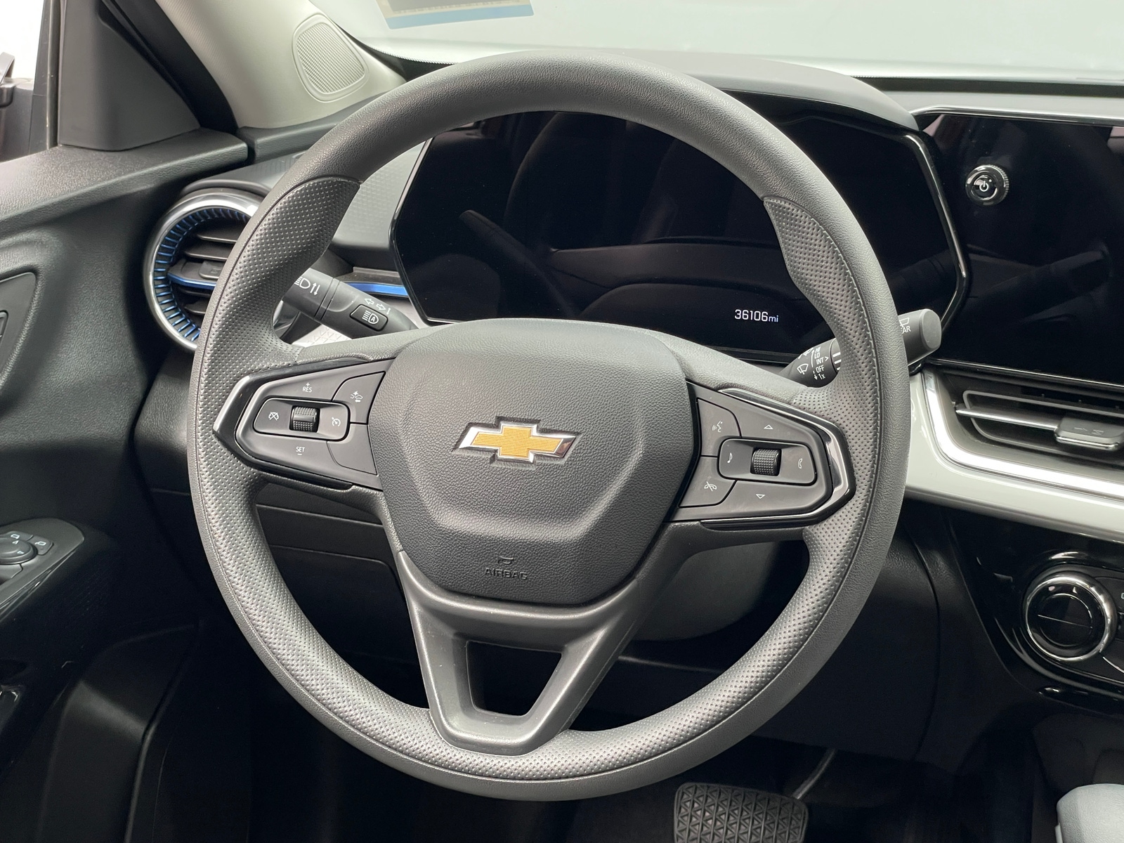 Thumbnail: 2025 Chevrolet Trax - 4