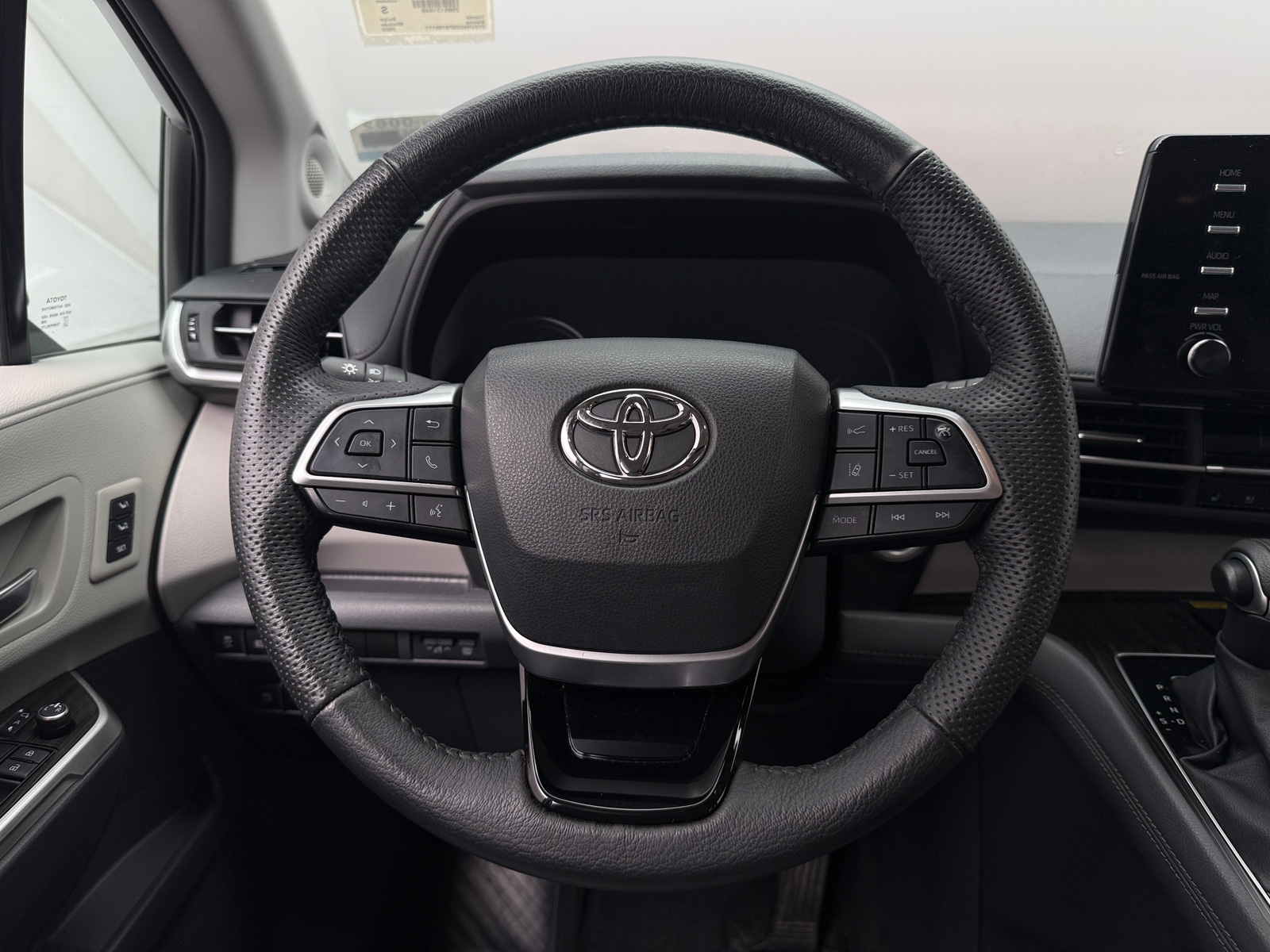 Thumbnail: 2023 Toyota Sienna - 4