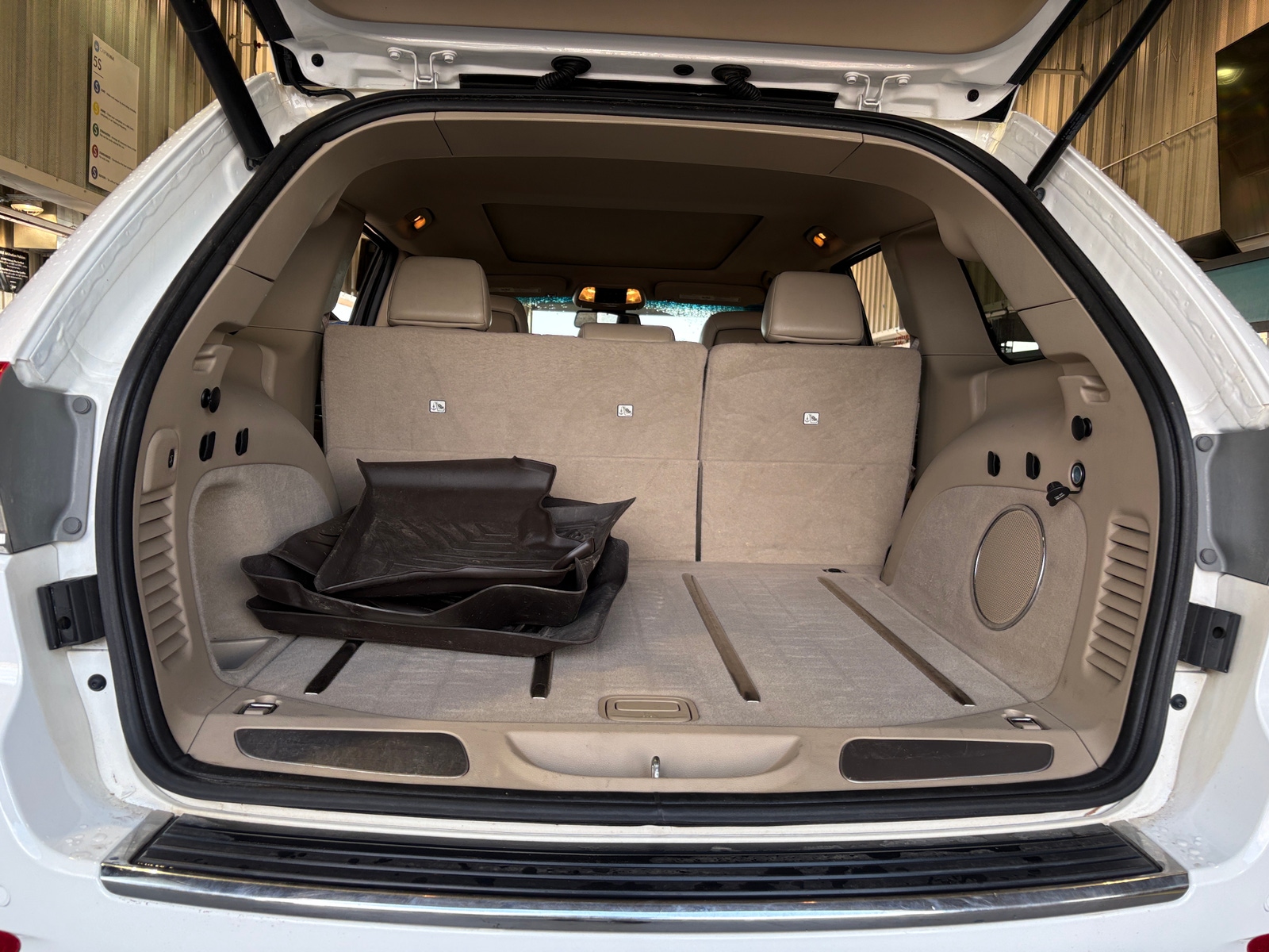 Thumbnail: 2014 Jeep Grand Cherokee - 6