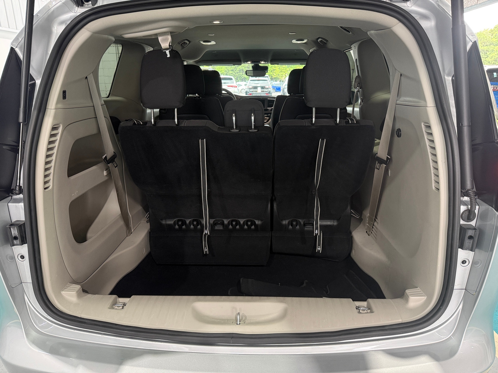 Thumbnail: 2024 Chrysler Voyager - 7