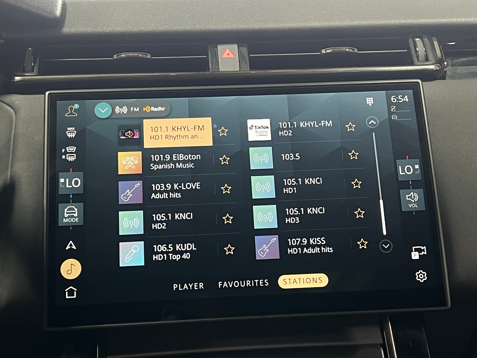 Thumbnail: 2025 Land Rover Range Rover Velar - 3