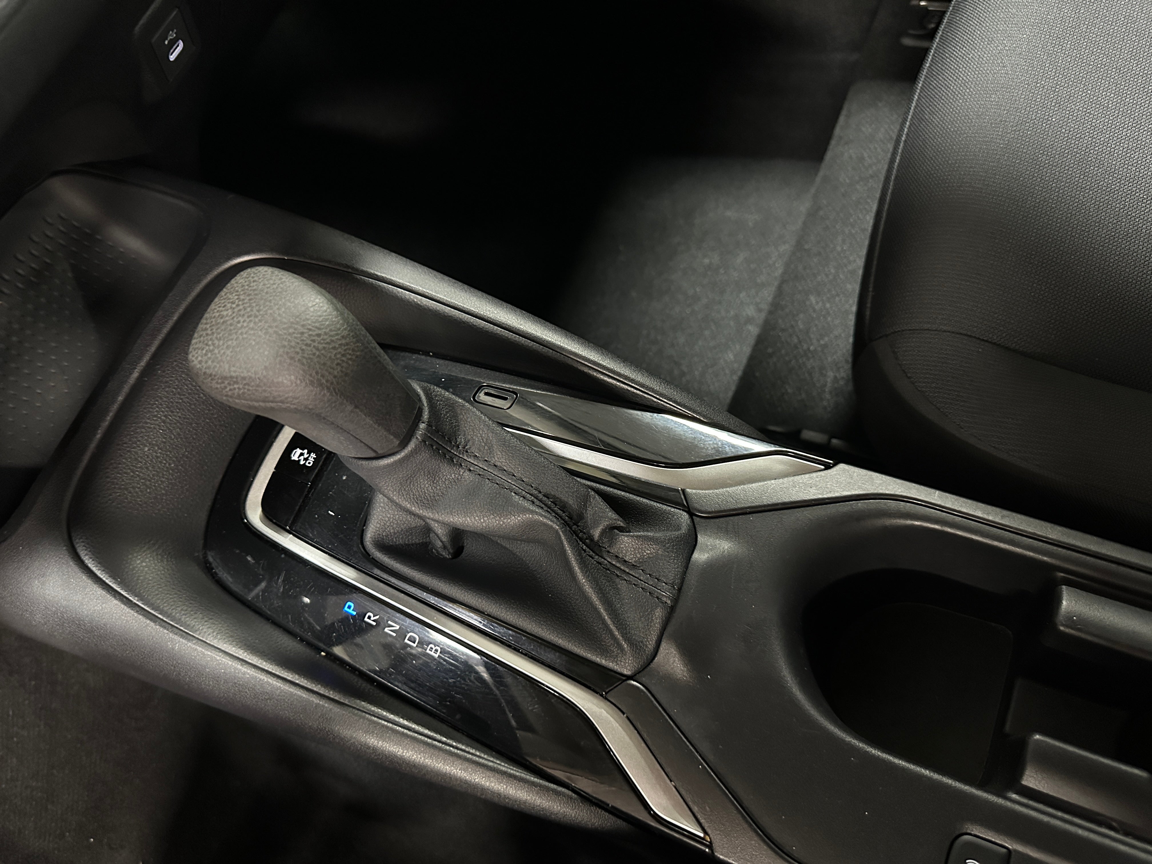 2025 Toyota Corolla LE - Photo 2