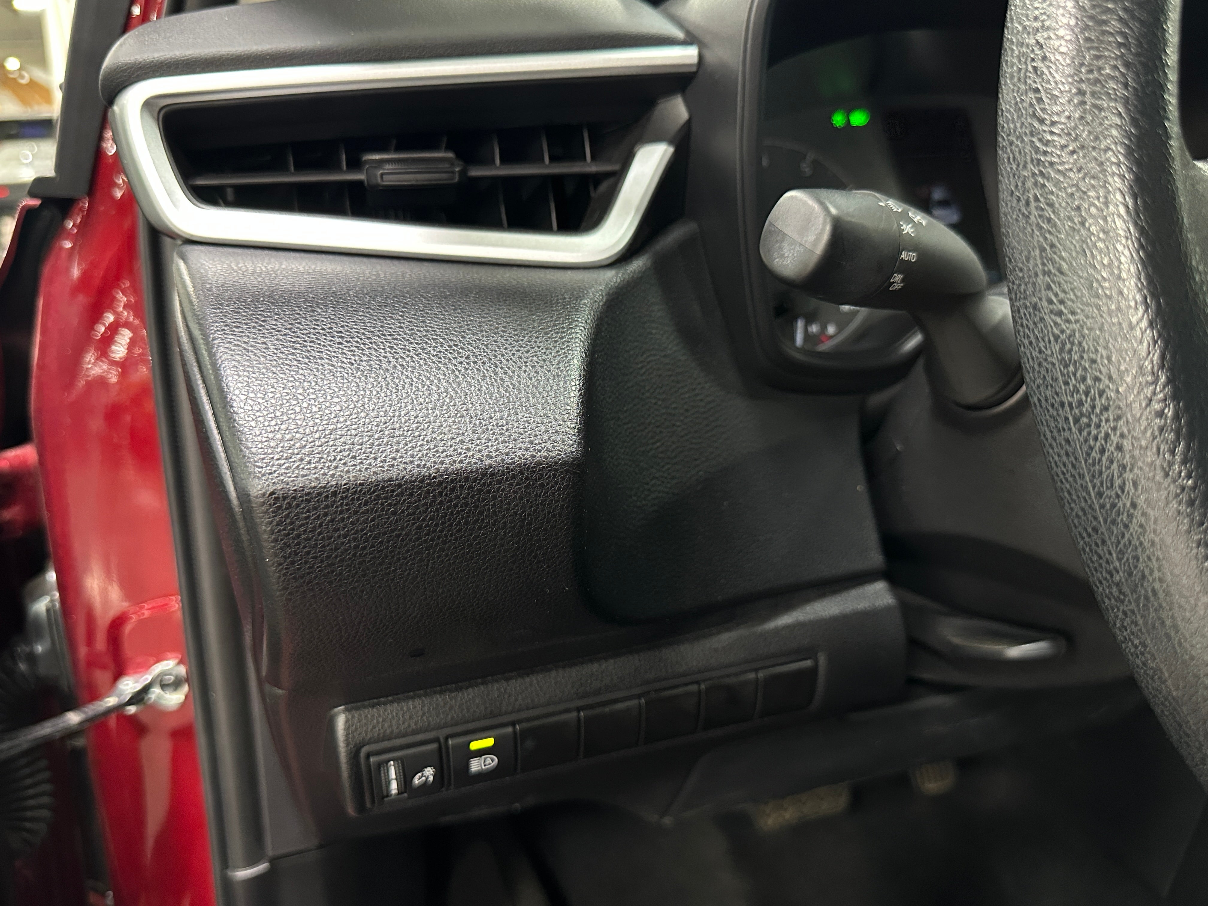 2025 Toyota Corolla LE - Photo 10