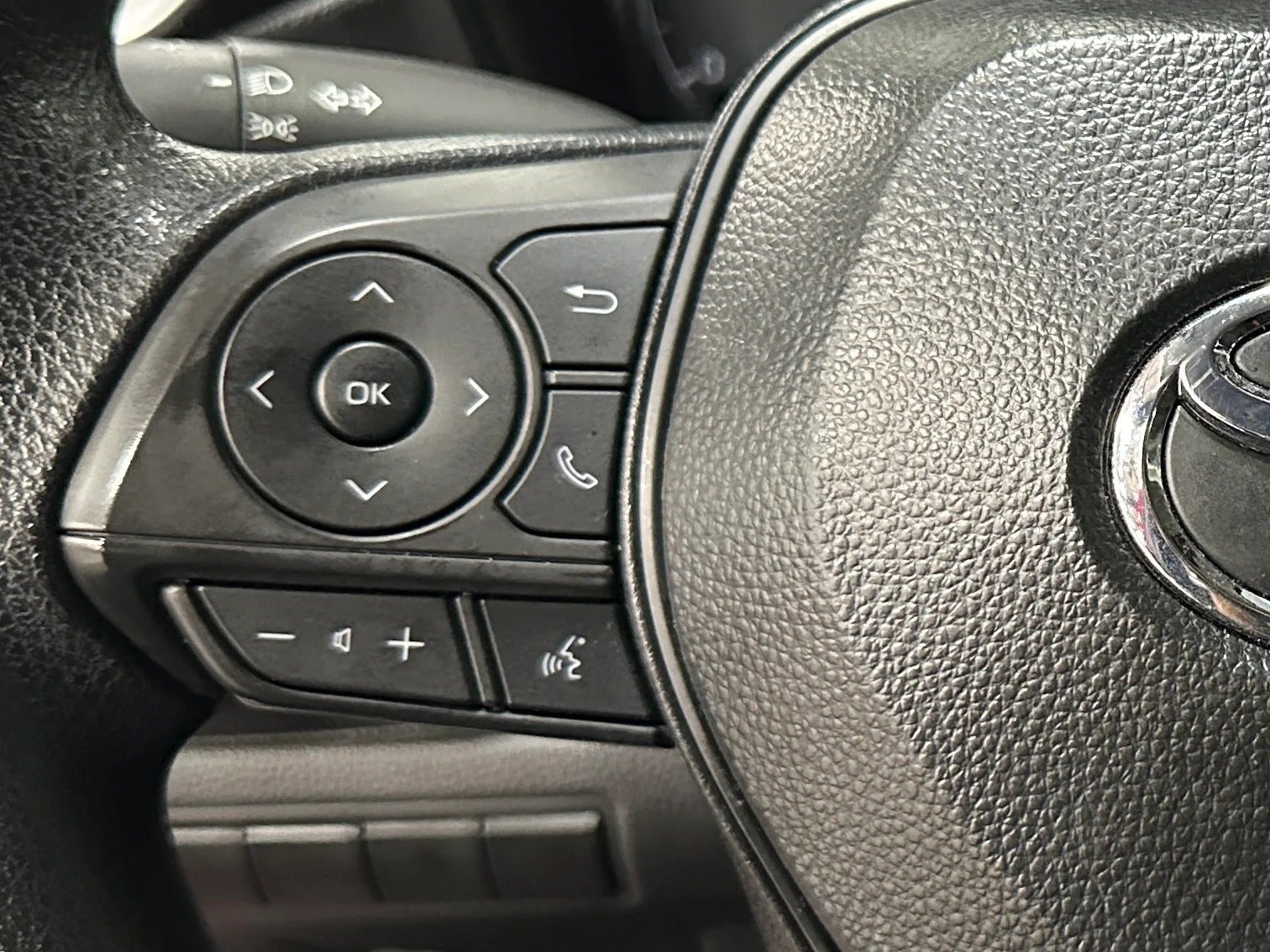 2025 Toyota Corolla LE - Photo 14