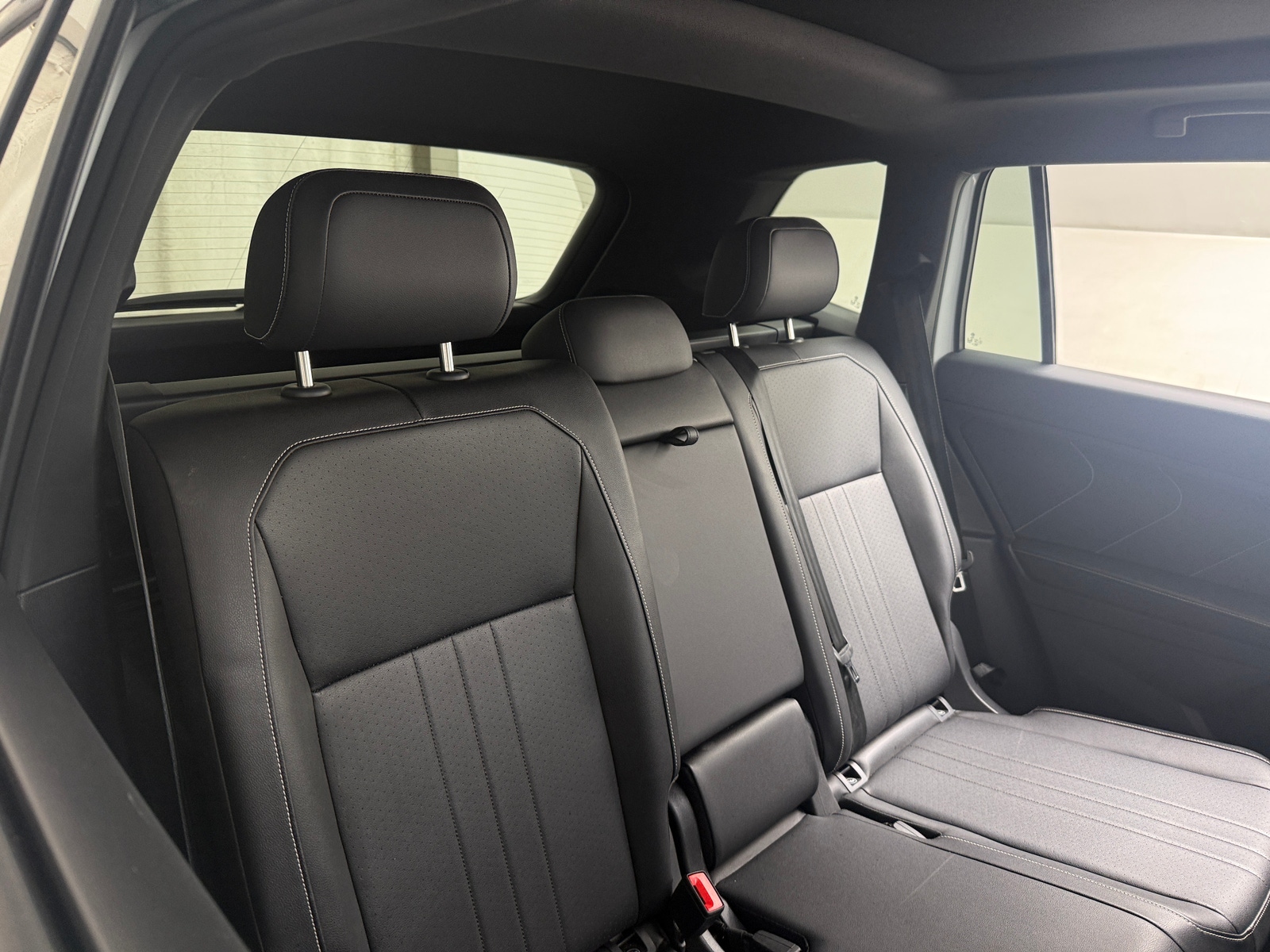 Thumbnail: 2023 Volkswagen Tiguan - 5