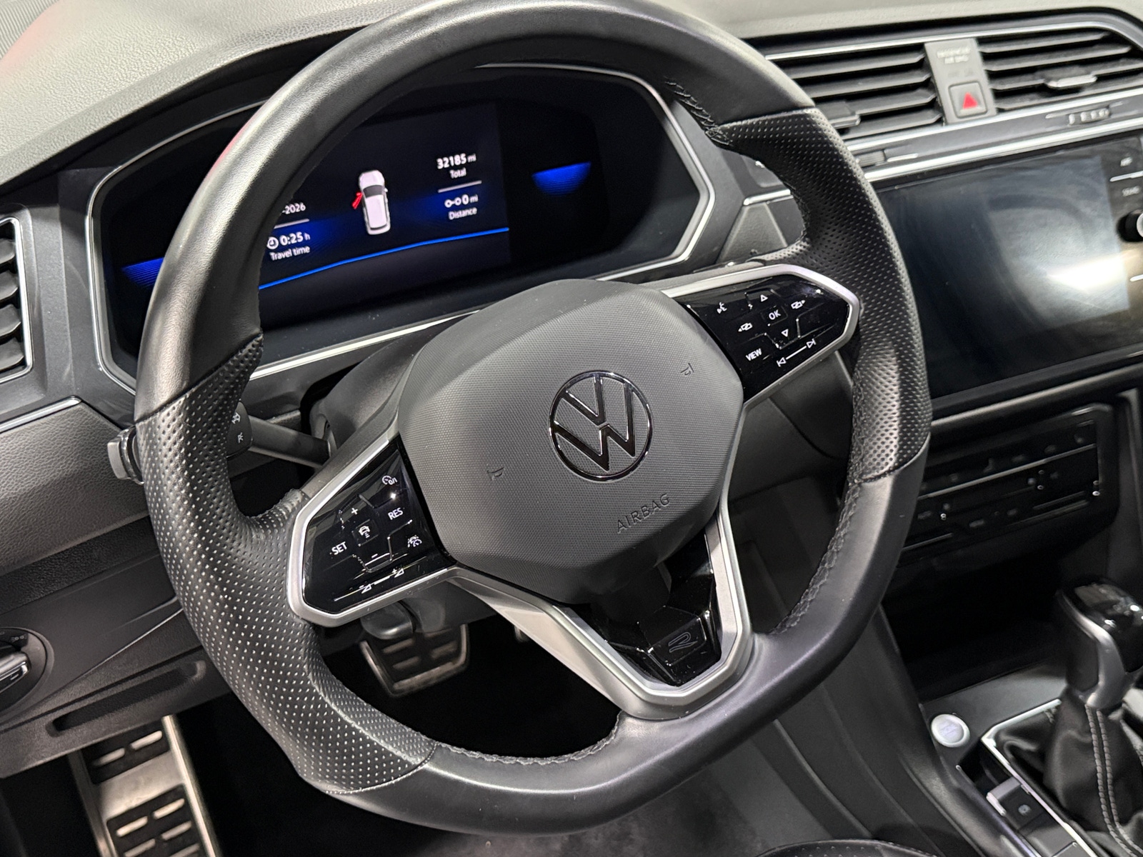 Thumbnail: 2023 Volkswagen Tiguan - 4