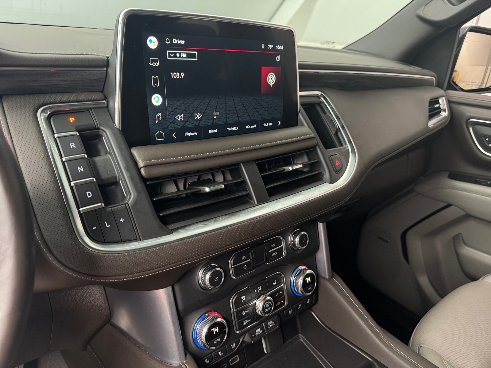 Thumbnail: 2022 GMC Yukon XL - 3