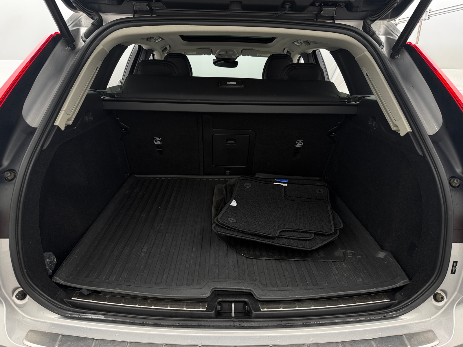 Thumbnail: 2023 Volvo XC60 - 6